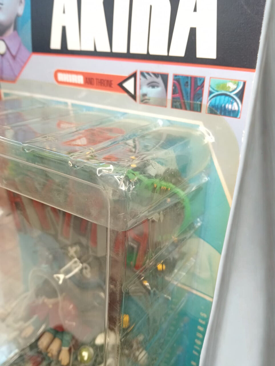 McFarlane Toys Akira Akira en Trono Blister con Detalle