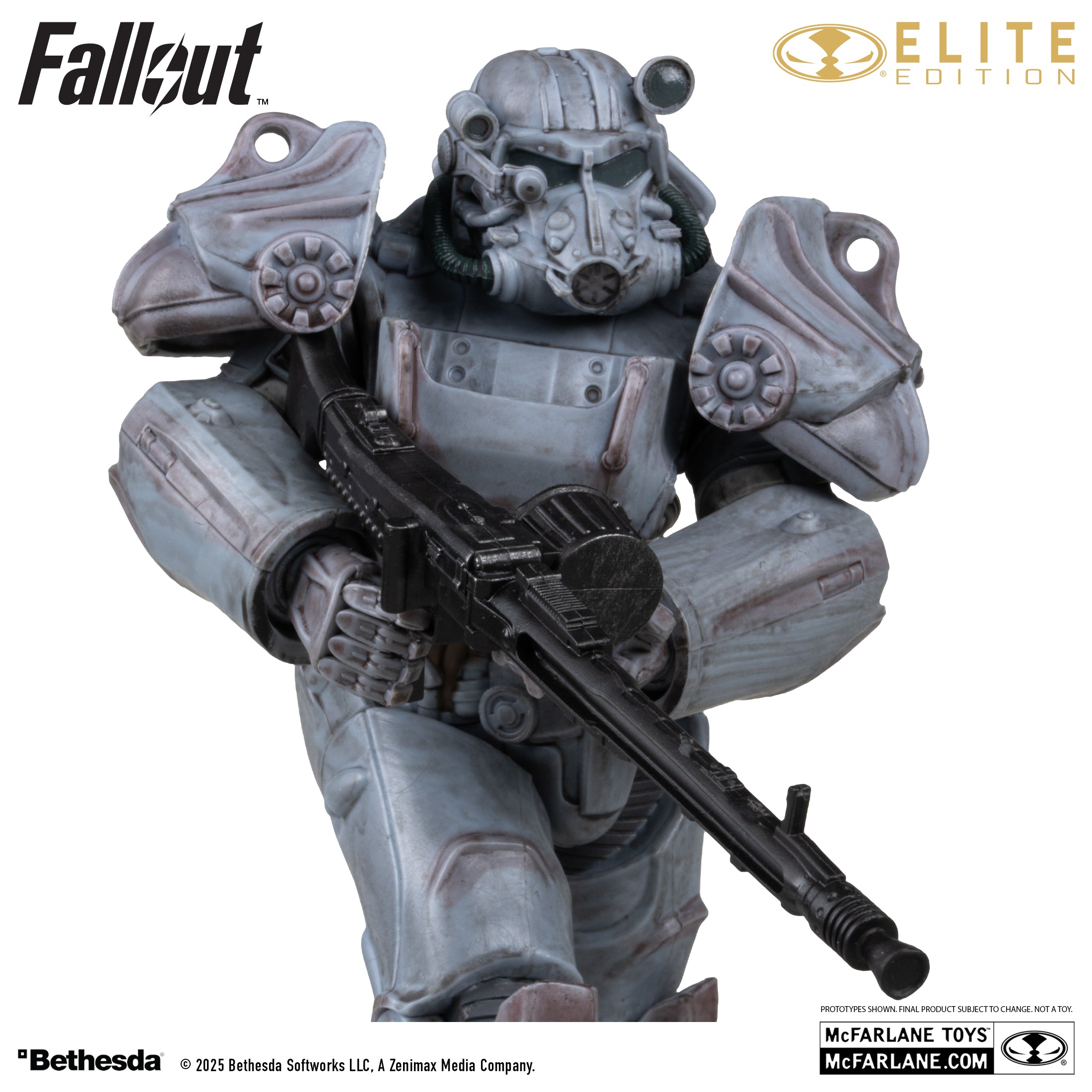 Torso de la servoarmadura T-60 sosteniendo la ametralladora ligera, con el casco y los hombros a detalle