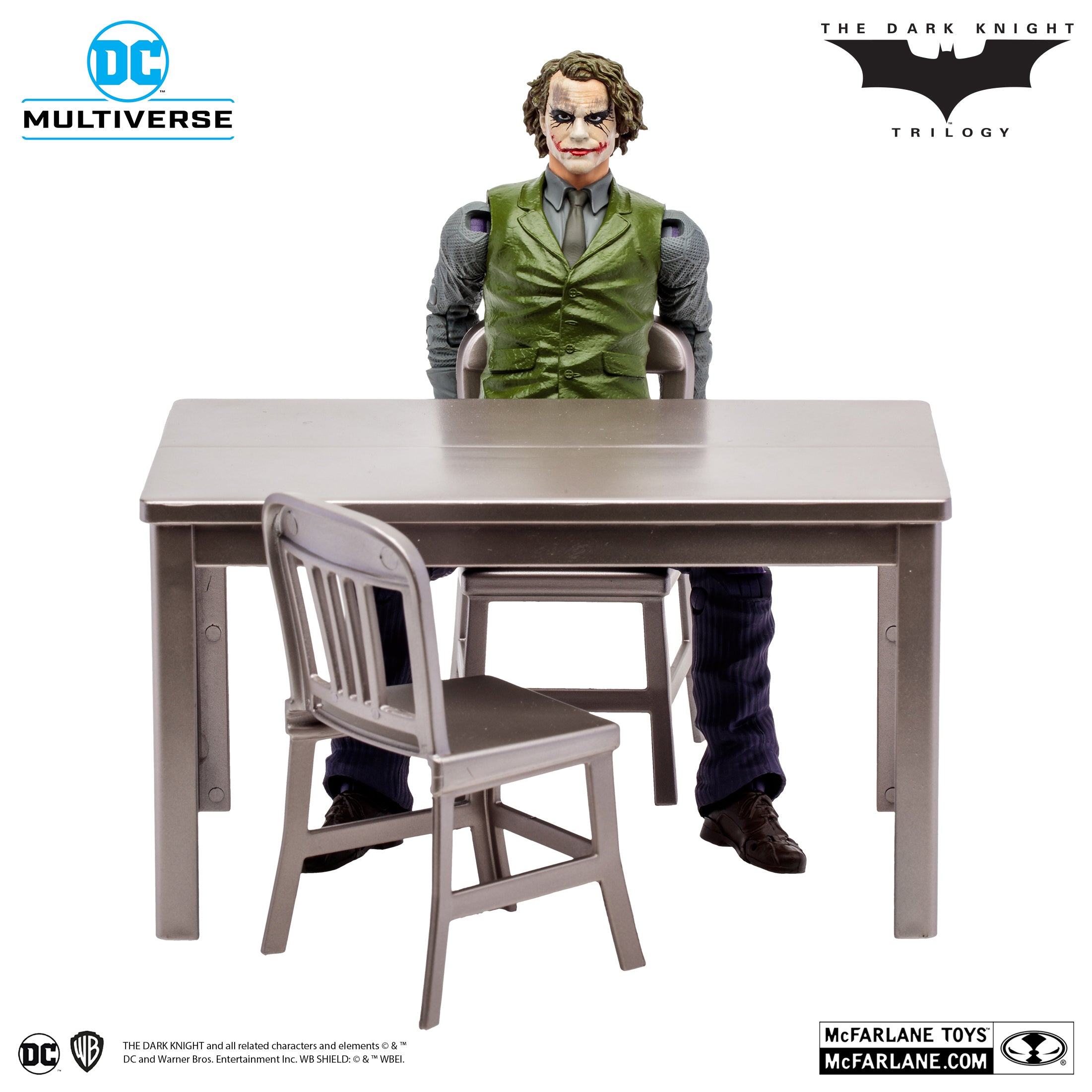 The Joker con las esposas puestas, accesorio incluido en el pack