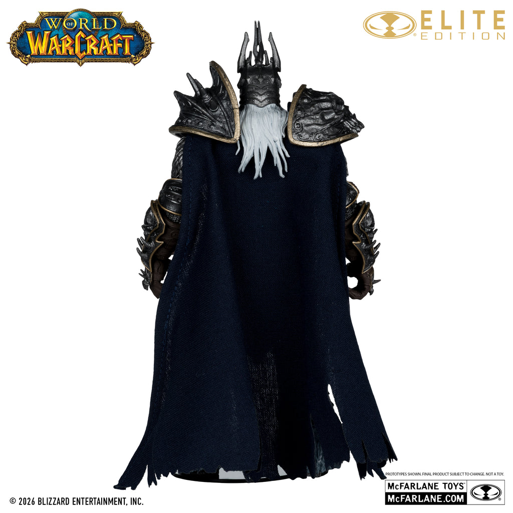 The Lich King visto de espaldas, con la capa de tela deshilachada cayendo desde los hombros