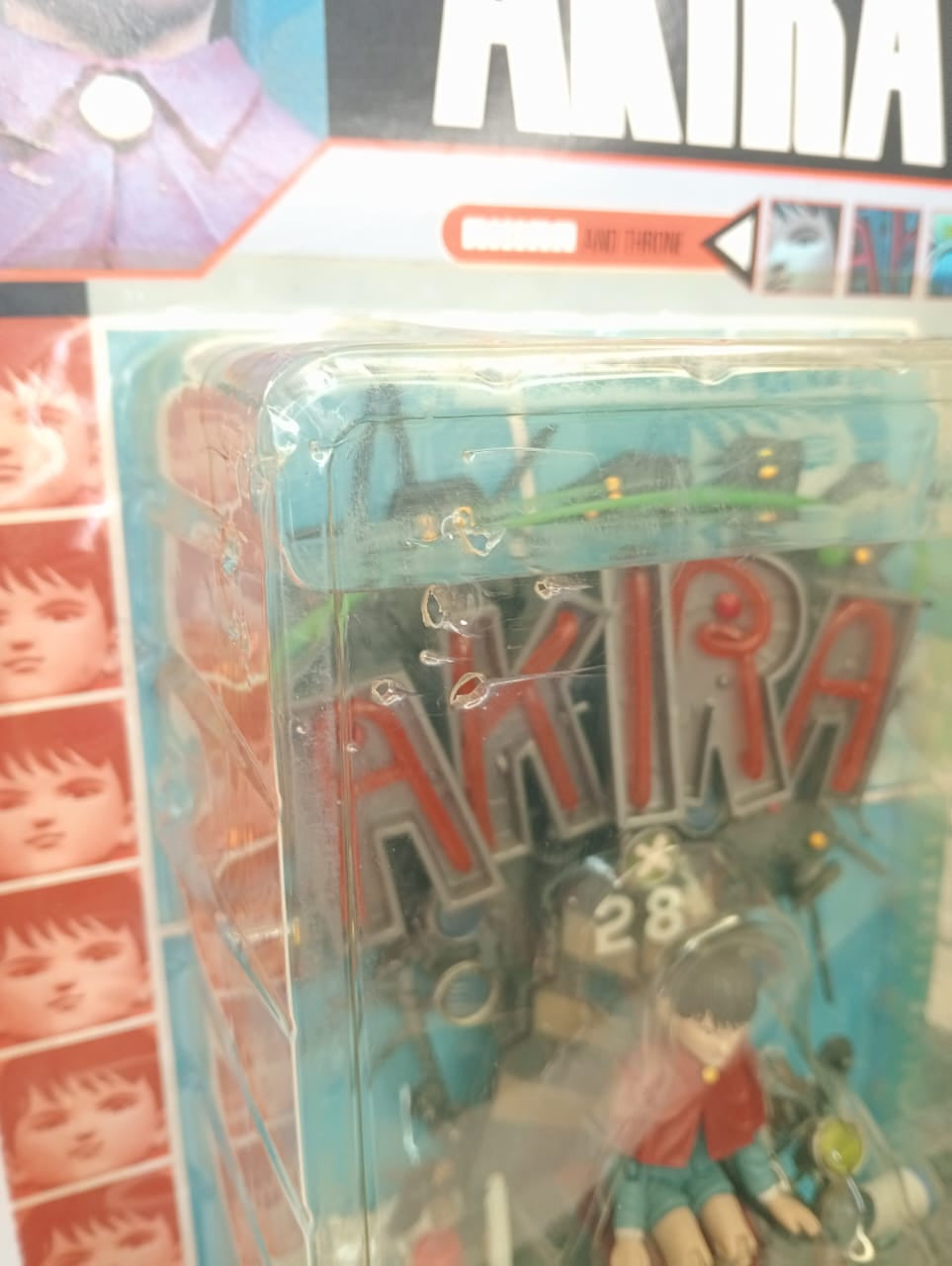 McFarlane Toys Akira Akira en Trono Blister con Detalle