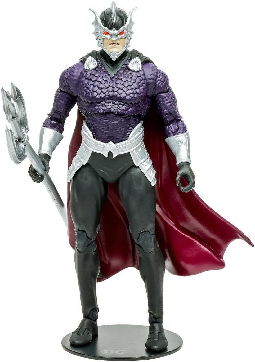 Ocean Master visto de espaldas, con la capa larga en degradado vino