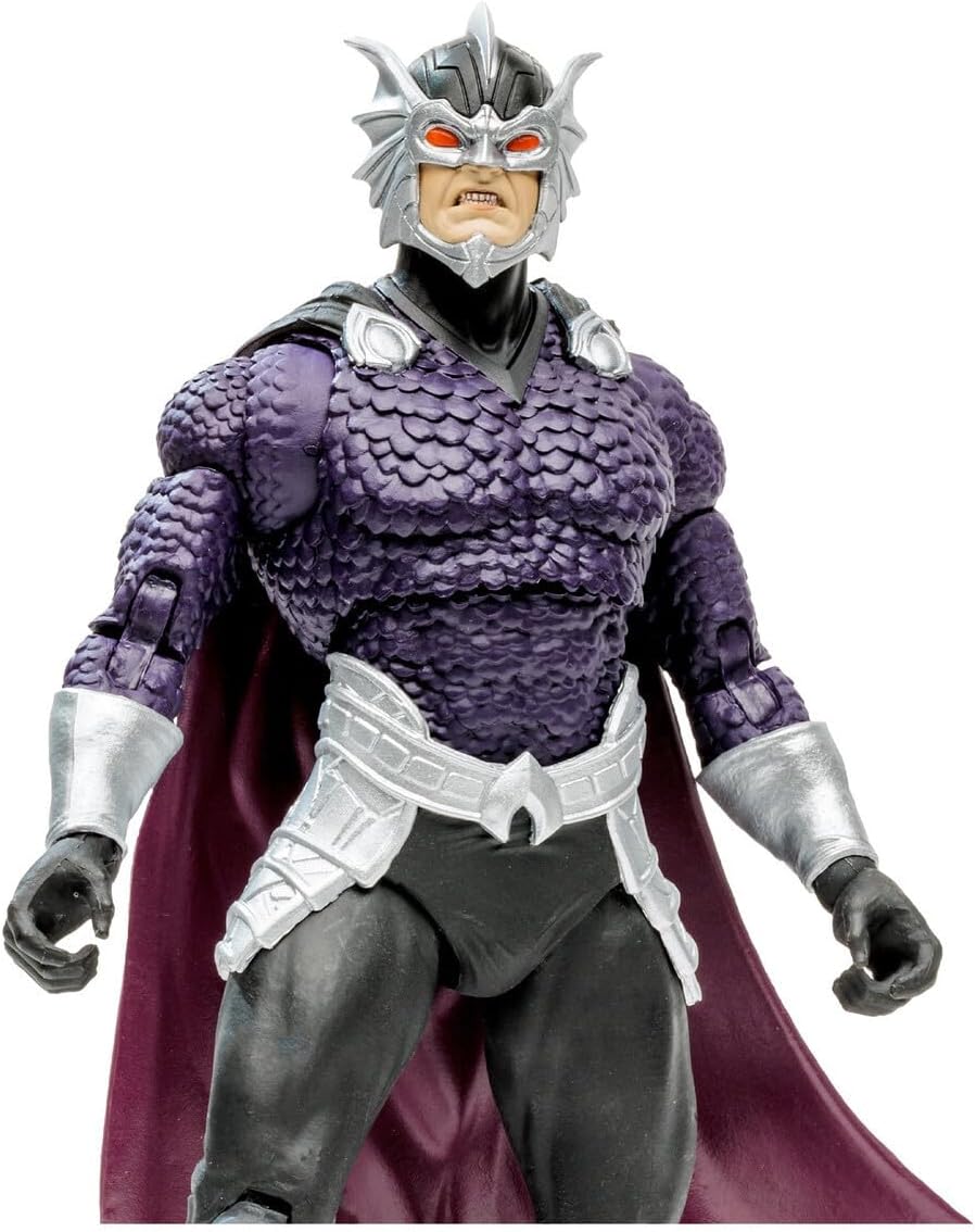 Ocean Master de tres cuartos, con la capa desplegada