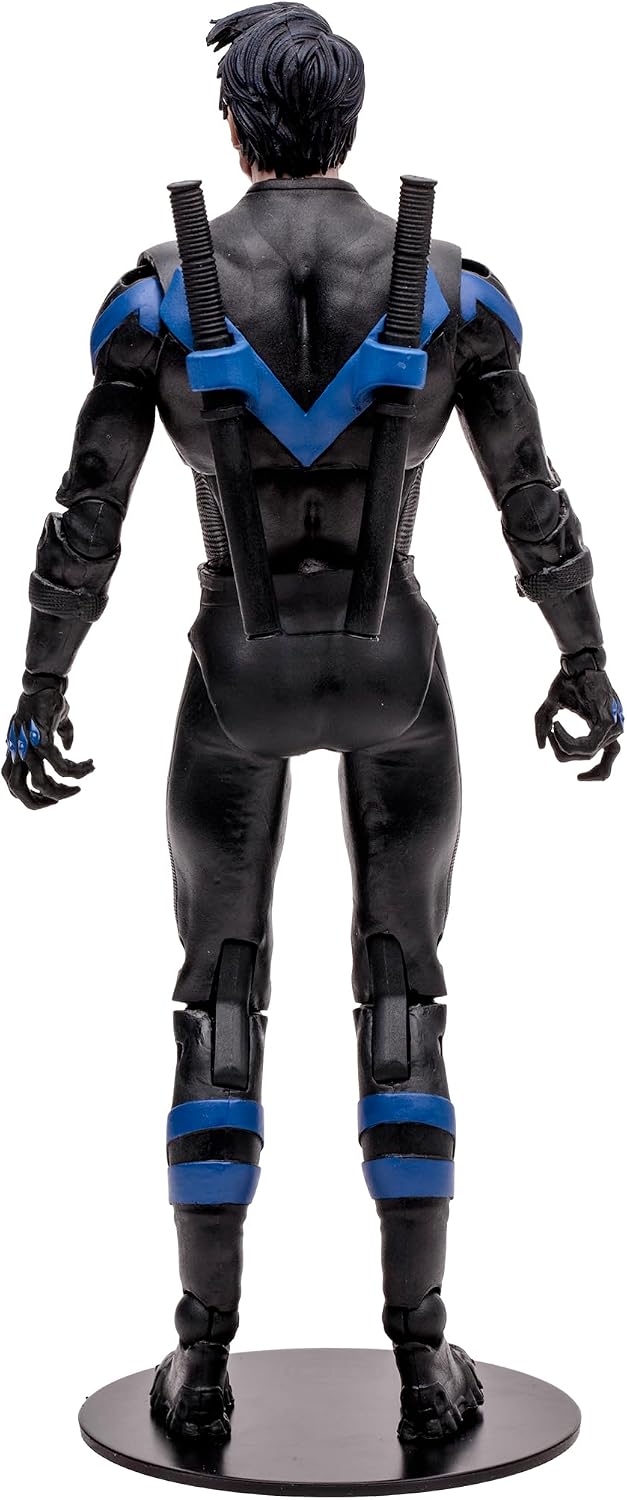 Nightwing vampiro de tres cuartos sobre fondo neutro