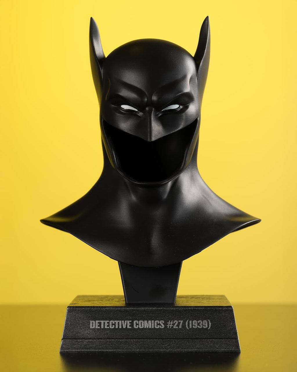 Réplica de capucha de Batman 1ª aparición, vista lateral con las orejas largas
