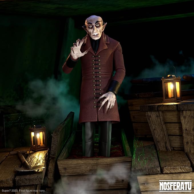 Conde Orlok de Super7 ULTIMATES en pose de acecho con las garras extendidas
