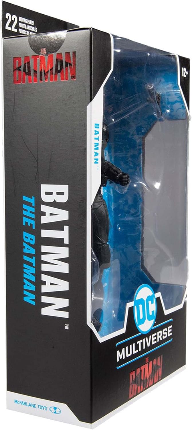 Batman de The Batman 2022 con la pistola de garfio en alto