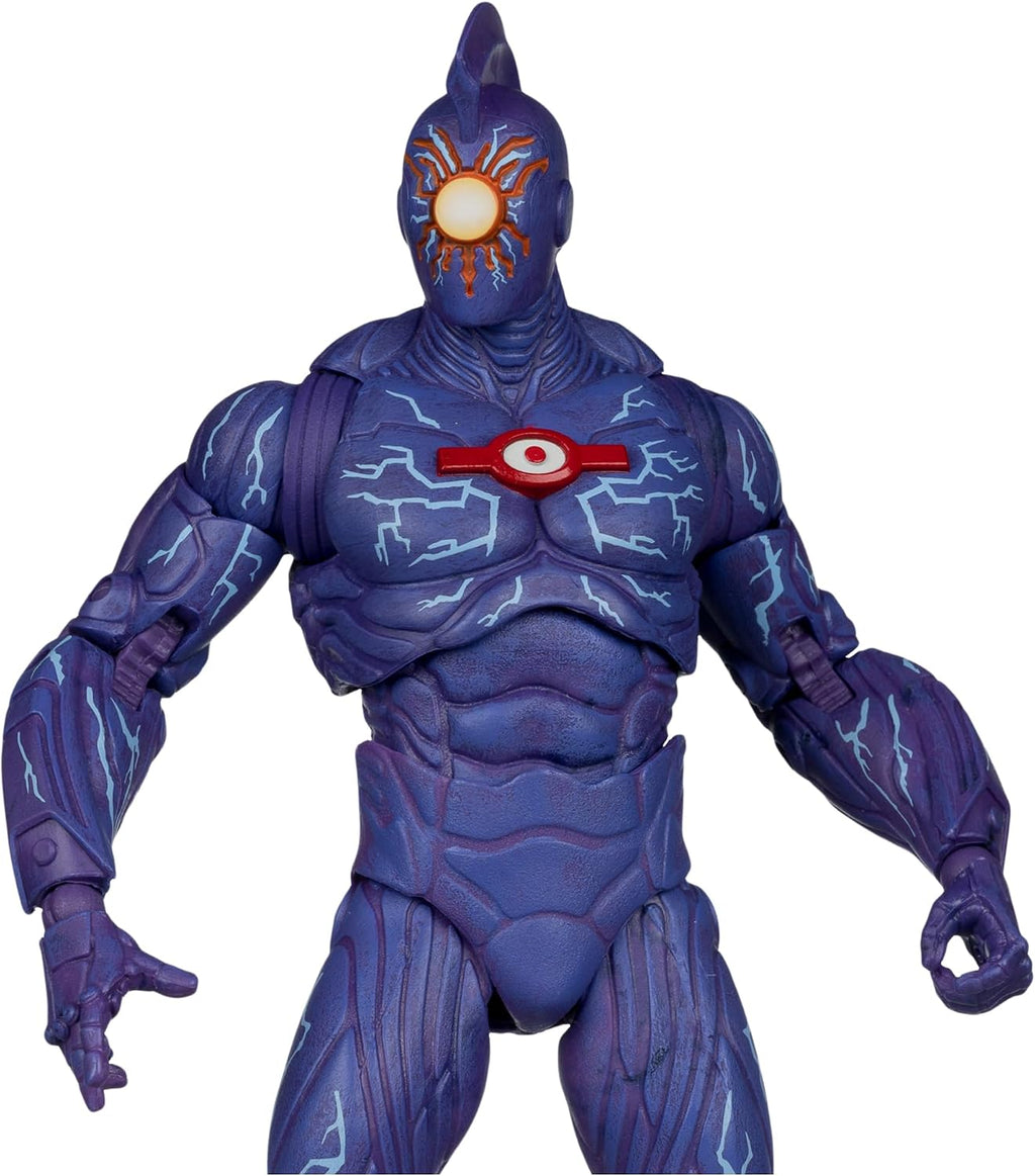 Acercamiento al torso de O.M.A.C. con el ojo rojo del pecho y la cresta luminosa