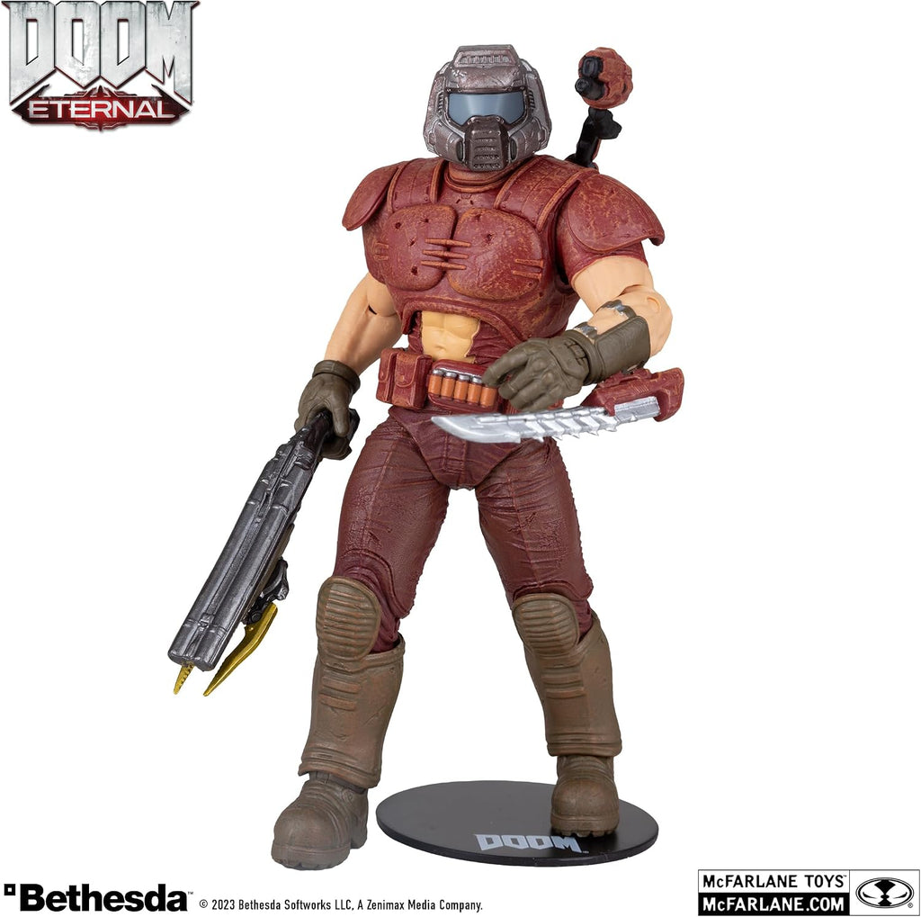 Doom Slayer Red Gold Label de McFarlane, figura de 7 pulgadas de DOOM Eternal, de frente con escopeta y cuchilla