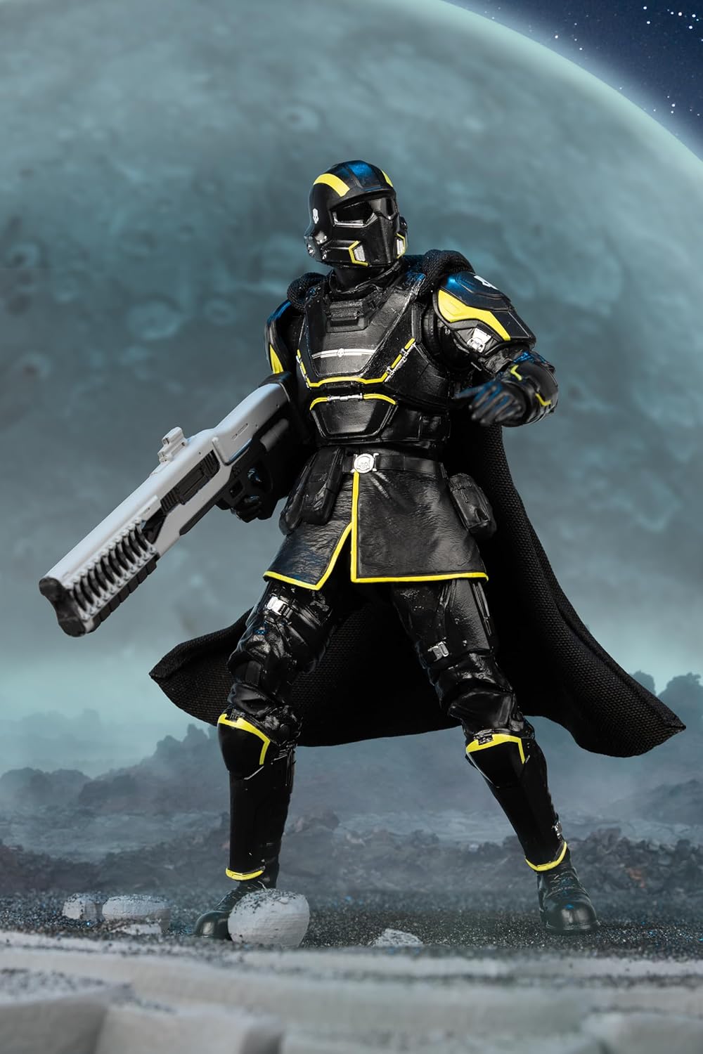 B-01 Tactical de Helldivers II en pose de disparo, vista ambientada