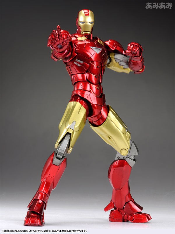 Iron Man Mark VI Art Spirits en pose de combate con ambos puños cerrados
