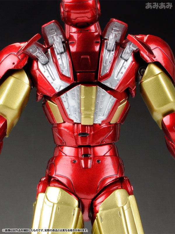 Iron Man Mark VI Art Spirits con las placas de hombro abiertas mostrando el armamento interno