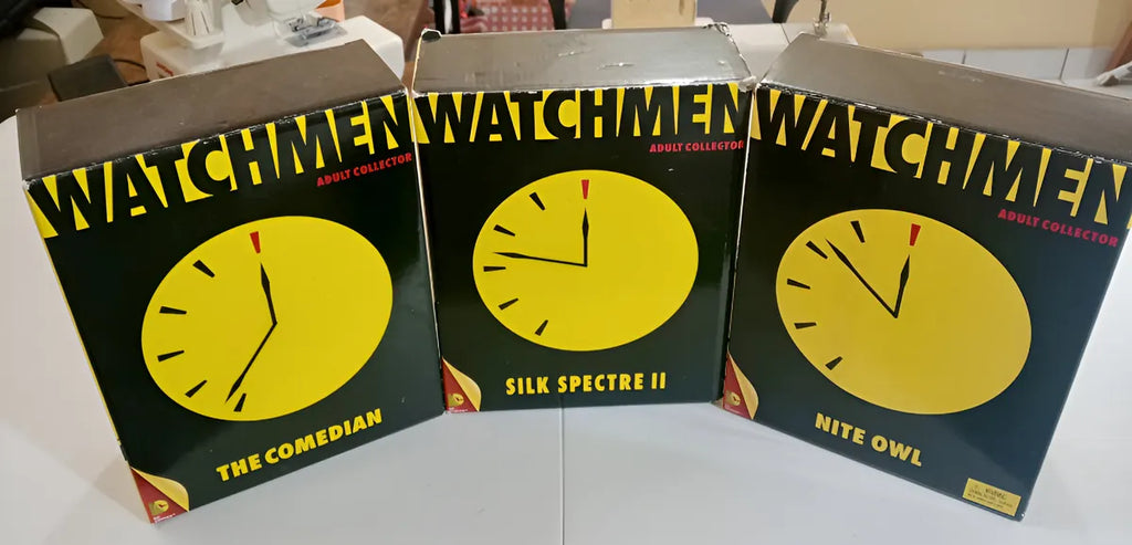 Mattel Adult Collector Watchmen Comic Bundle pack de 3 figuras: El Comediante, Buho Nocturno II y Espectro de Seda II (Cajas con detalle y figuras usadas)