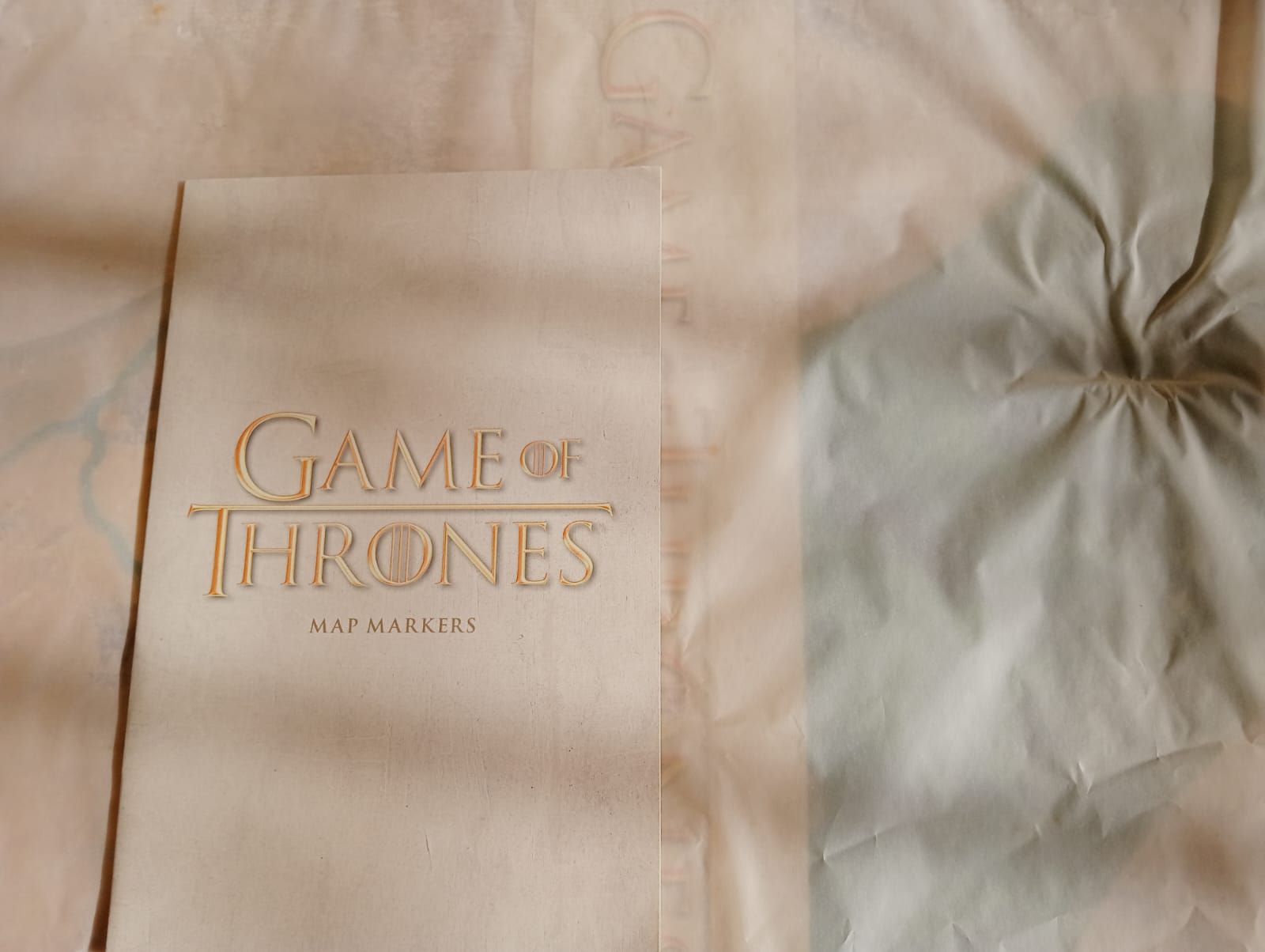 Dark Horse Deluxe Game of Thrones Mapa con Marcadores de Madera con Motivos de Las Casas (Caja con Detalles)