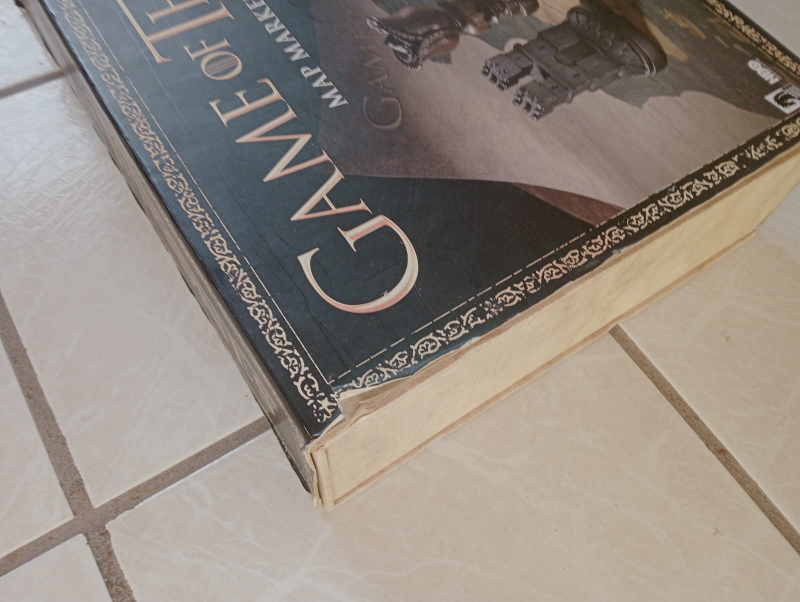 Dark Horse Deluxe Game of Thrones Mapa con Marcadores de Madera con Motivos de Las Casas (Caja con Detalles)