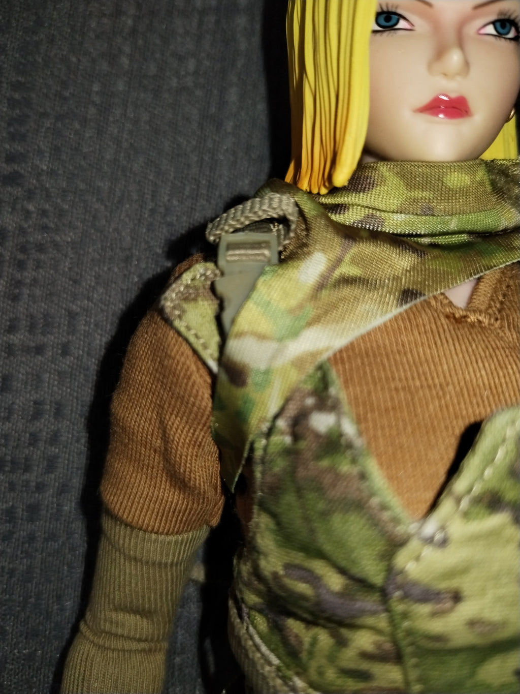 War Girl 1/6: chaleco antibalas camuflado multicam con correas
