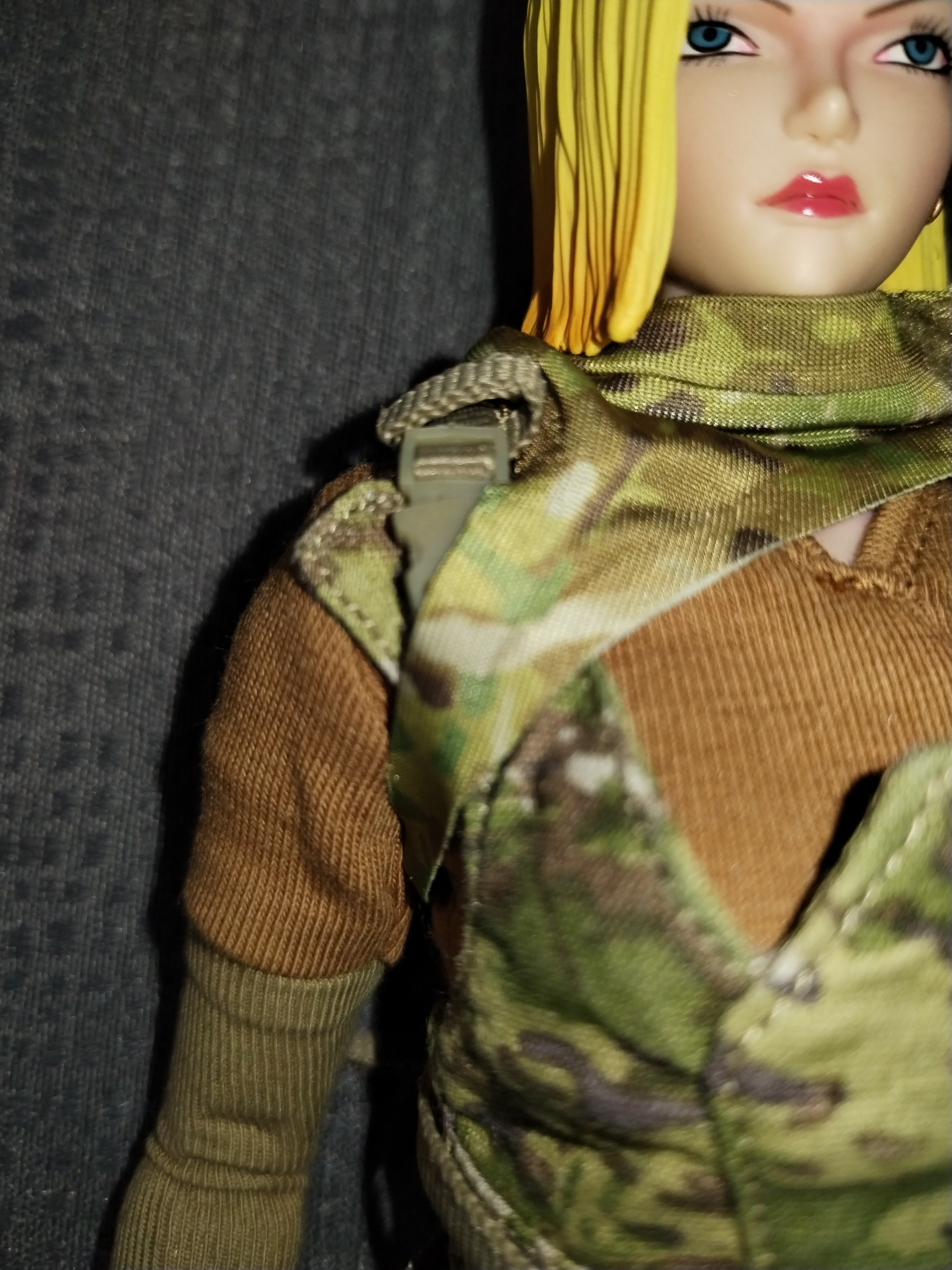 War Girl 1/6: chaleco antibalas camuflado multicam con correas