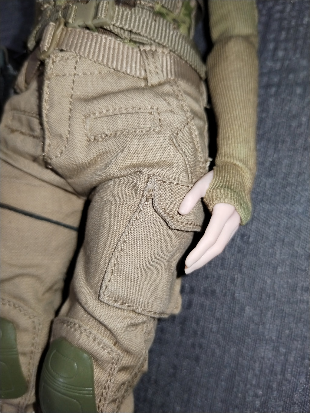 War Girl 1/6: brazo articulado con mano abierta
