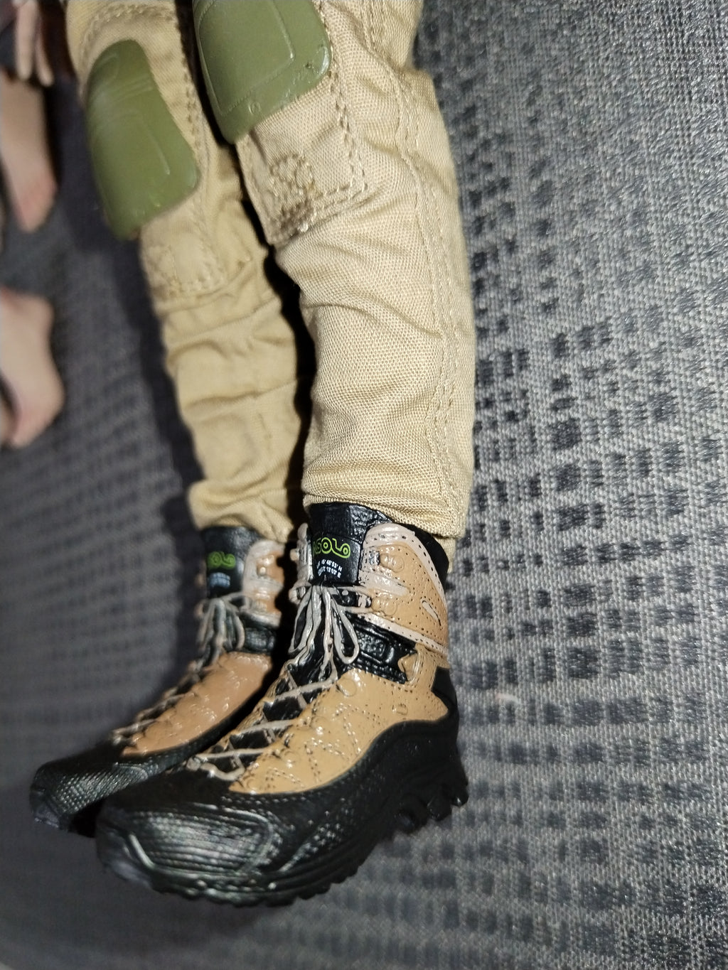 War Girl 1/6: detalle de las rodilleras y el pantalón