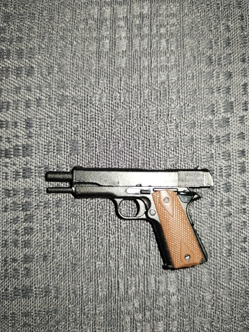War Girl 1/6: pistola Colt 1911 con cachas de madera