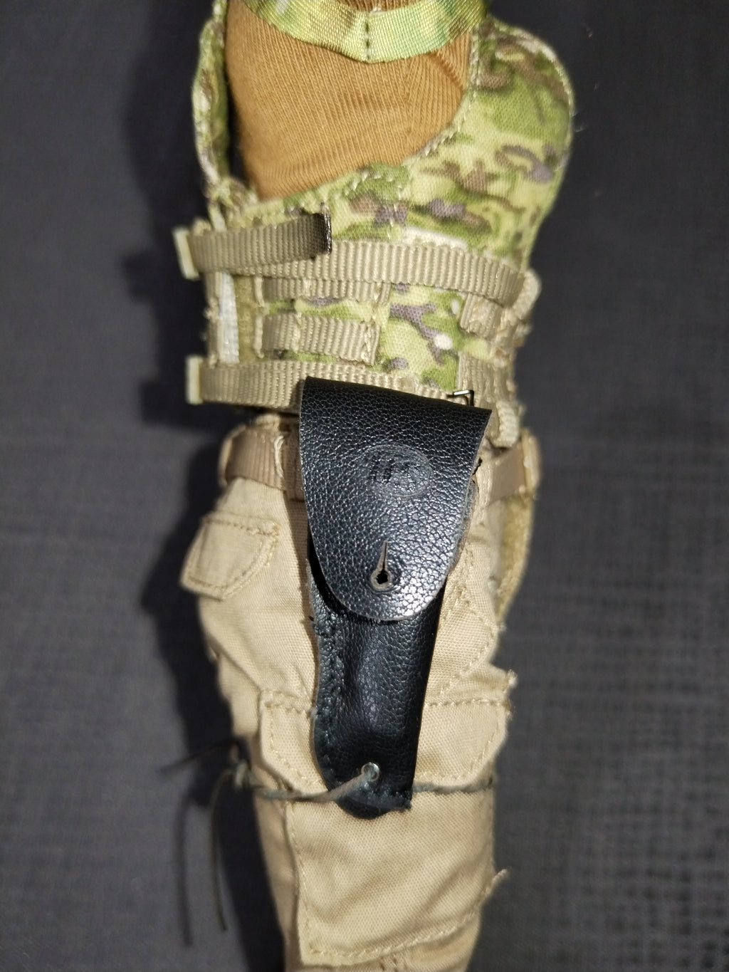War Girl 1/6: pañoleta al cuello, acercamiento
