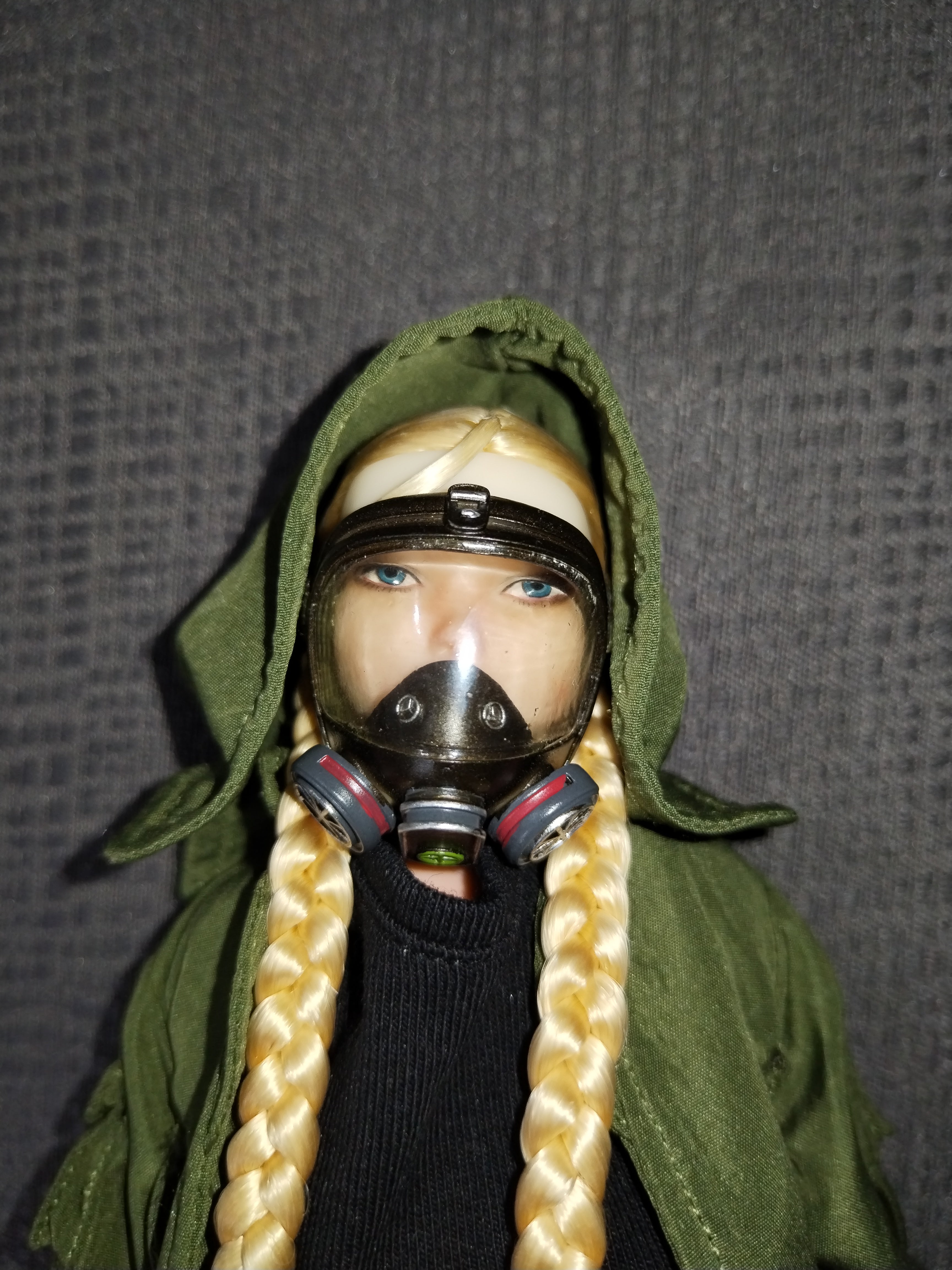 Apocalypse Girl 1/6: despiece con abrigo verde, leggings rosas, botas y arpón
