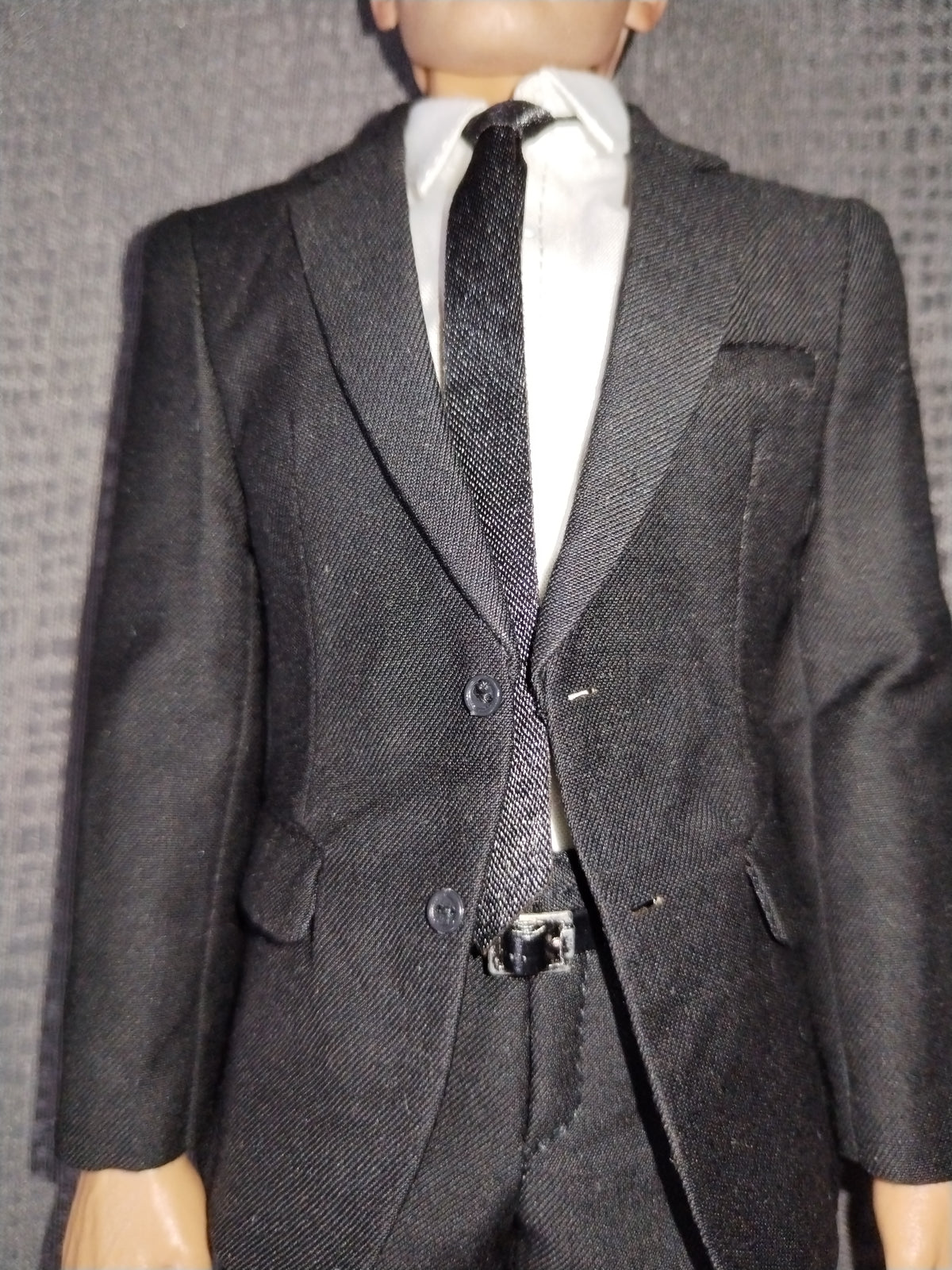 Executive Underworld 1/6: torso con saco negro, camisa blanca y corbata gris