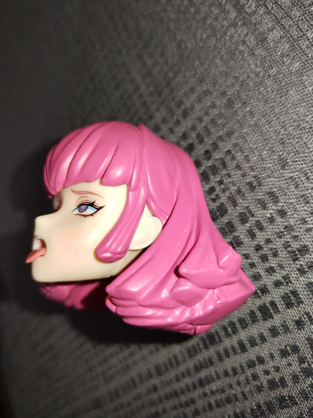 Neon Girl 1/6: detalle del corte de cabello rosa