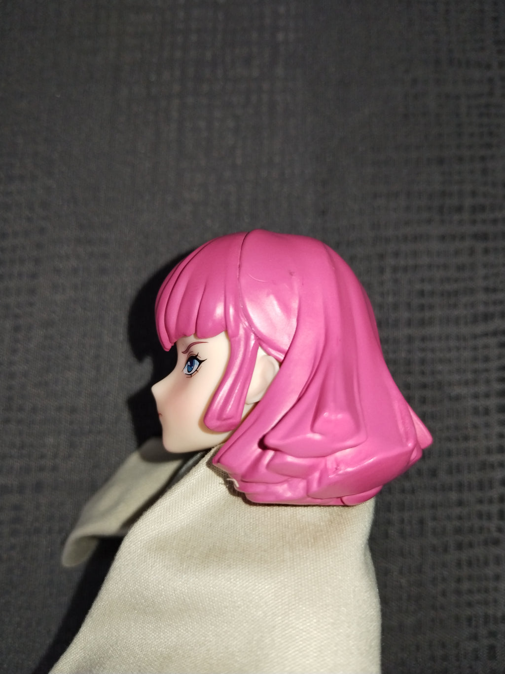Neon Girl 1/6: rostro y capa clara sobre los hombros