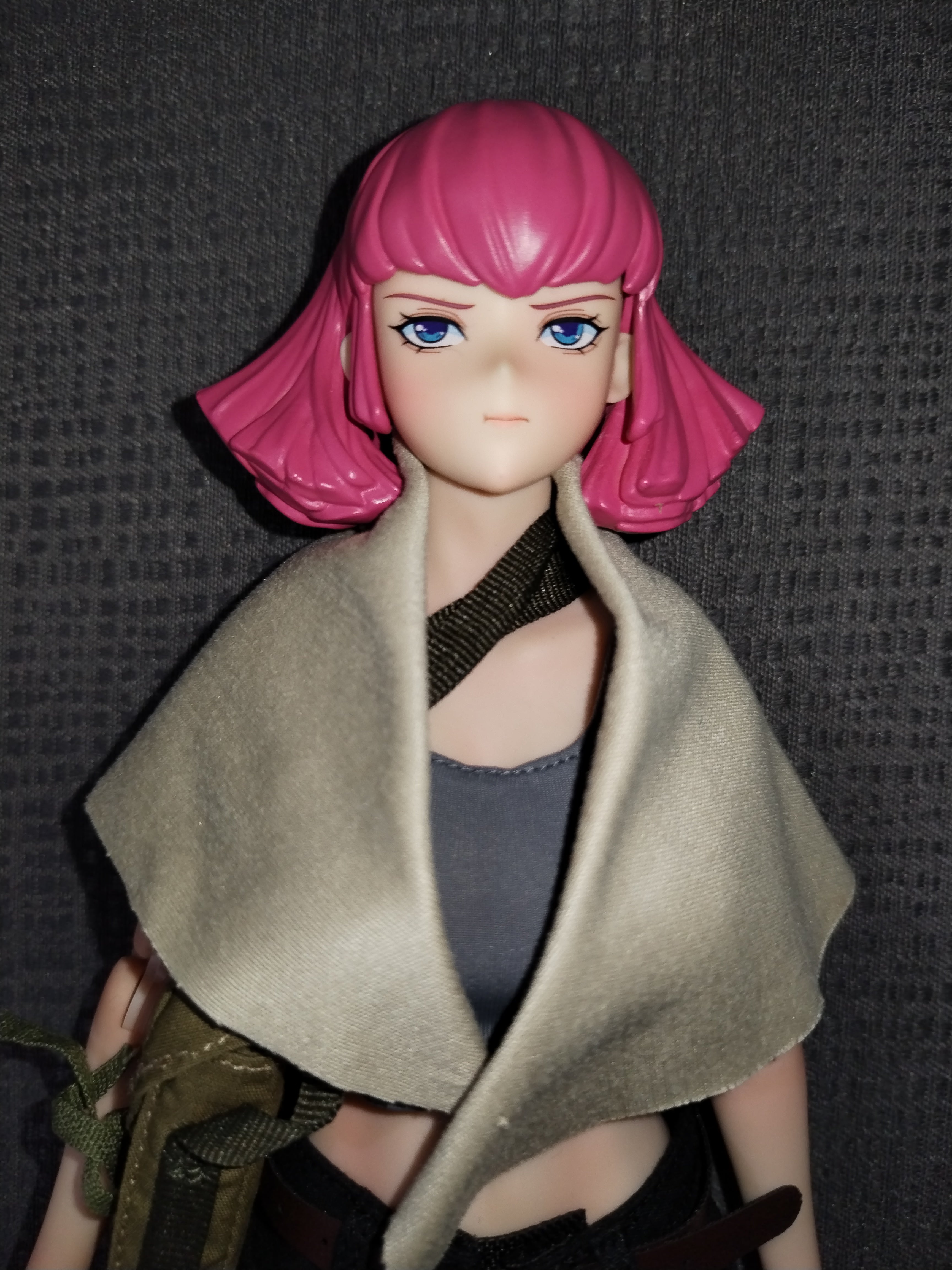 Neon Girl 1/6: torso con capa clara y top gris