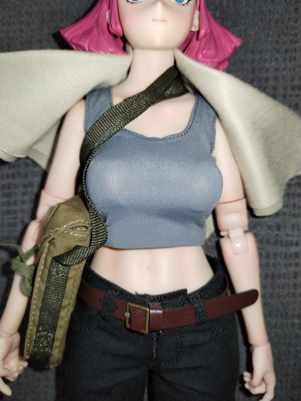 Neon Girl 1/6: torso con bolsa táctica verde olivo al costado