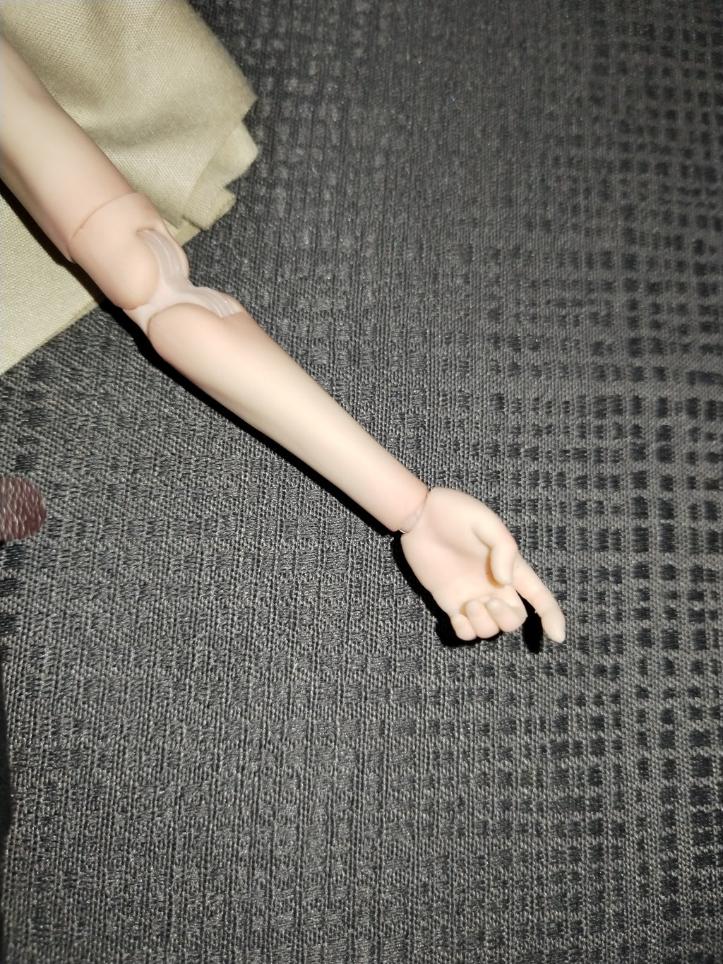 Neon Girl 1/6: brazo articulado con mano señalando