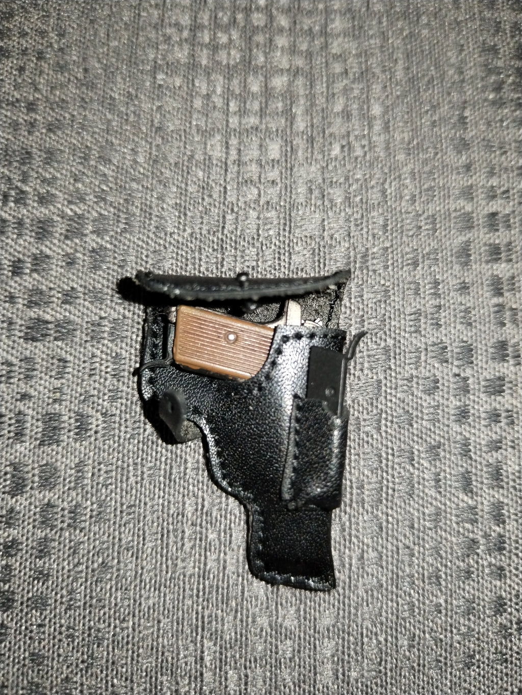Ash Girl 1/6: pistola semiautomática guardada en su funda de piel