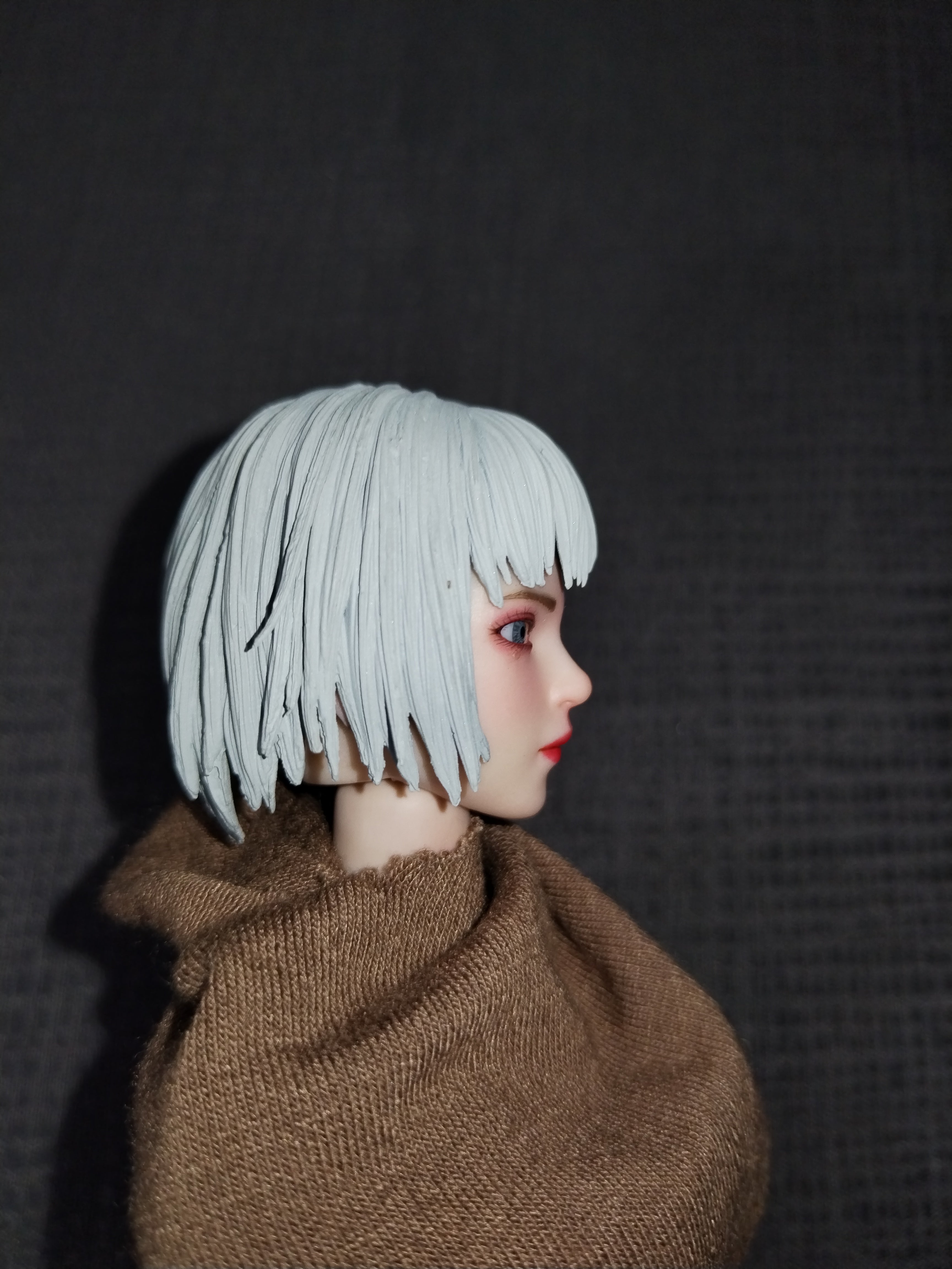 Ash Girl 1/6: acercamiento al rostro y el fleco plateado
