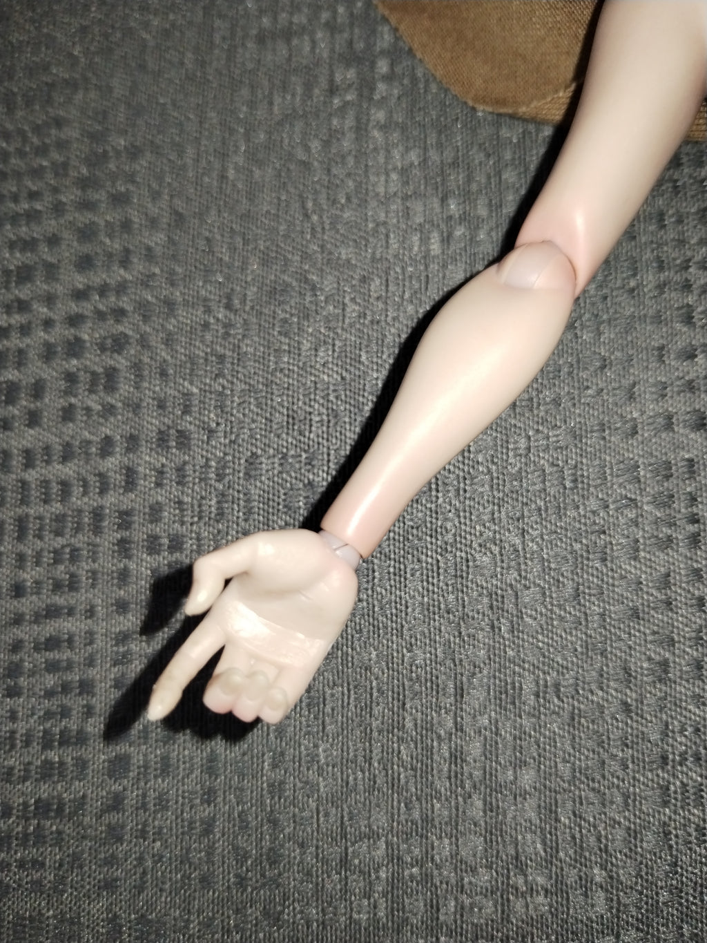 Ash Girl 1/6: brazo extendido y mano relajada