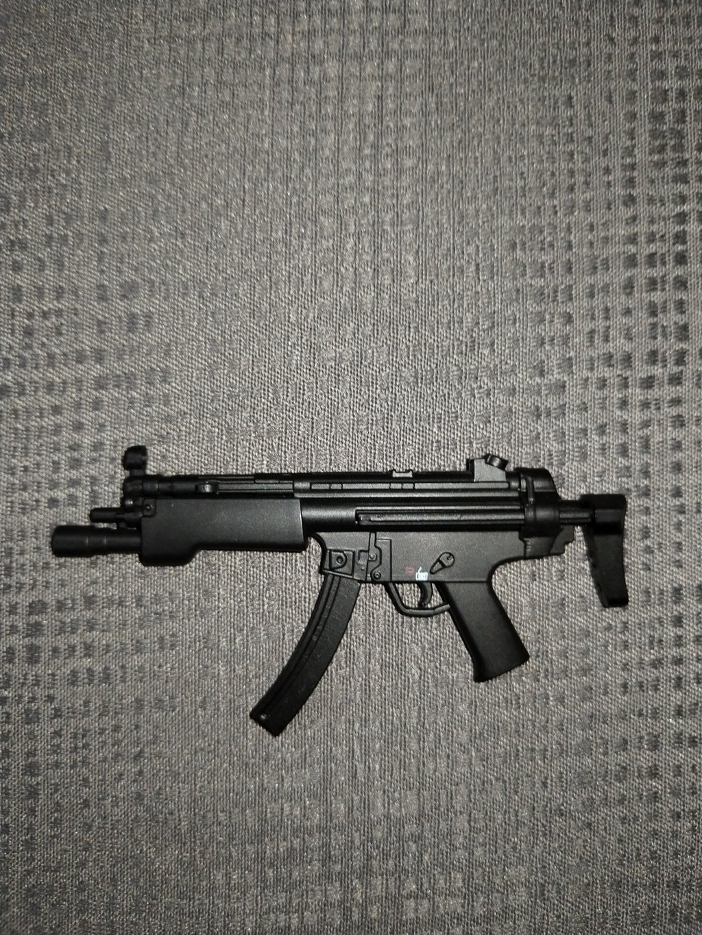 Assassin Underworld 1/6: subfusil MP5 visto del lado contrario