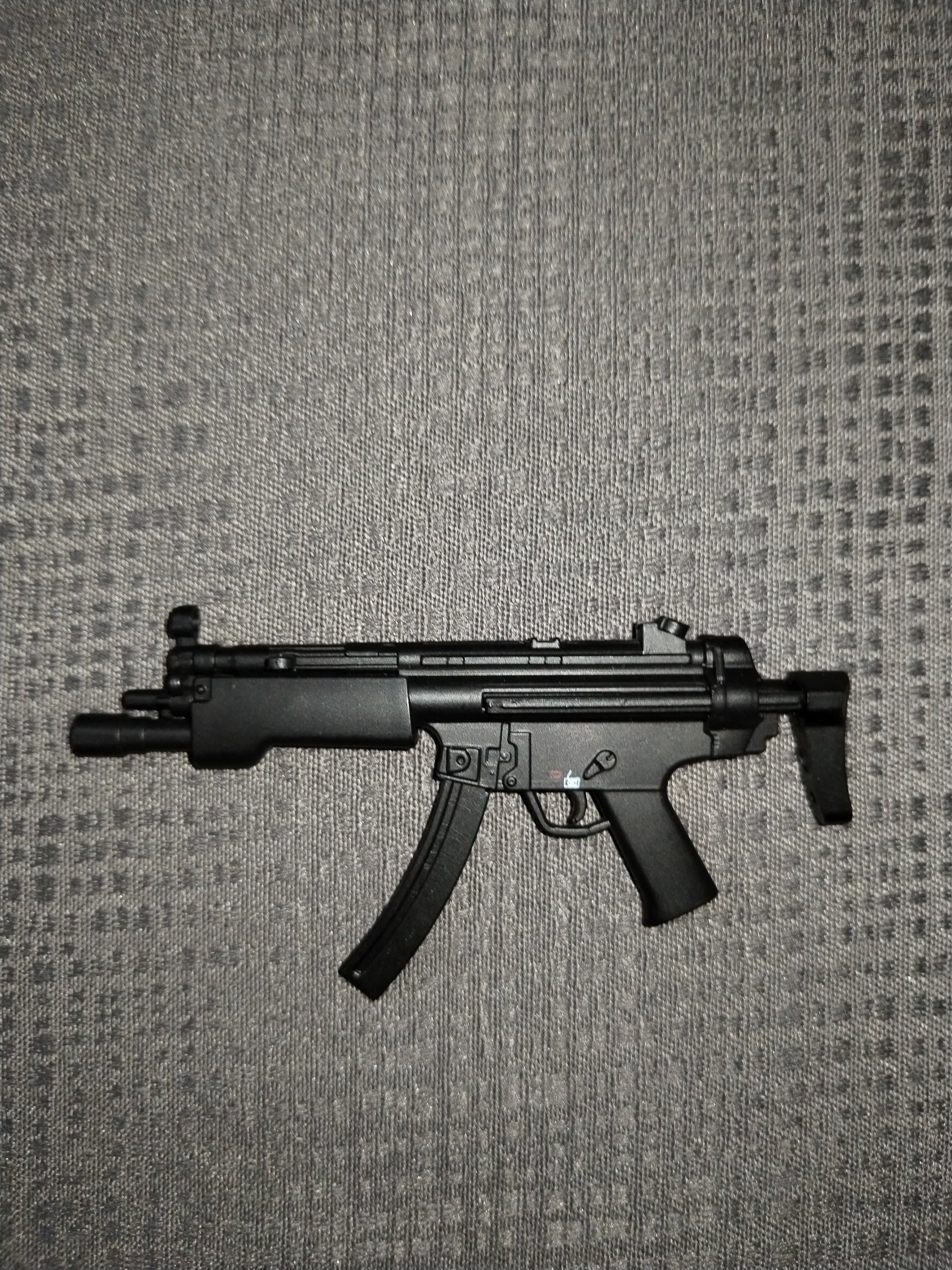 Assassin Underworld 1/6: subfusil MP5 visto del lado contrario