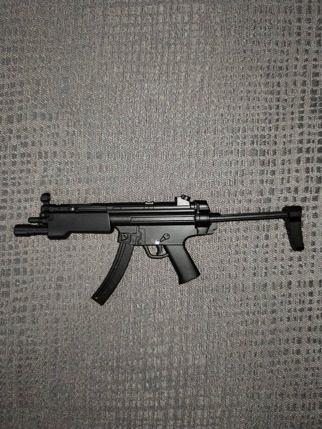 Assassin Underworld 1/6: subfusil MP5 completo sobre la mesa