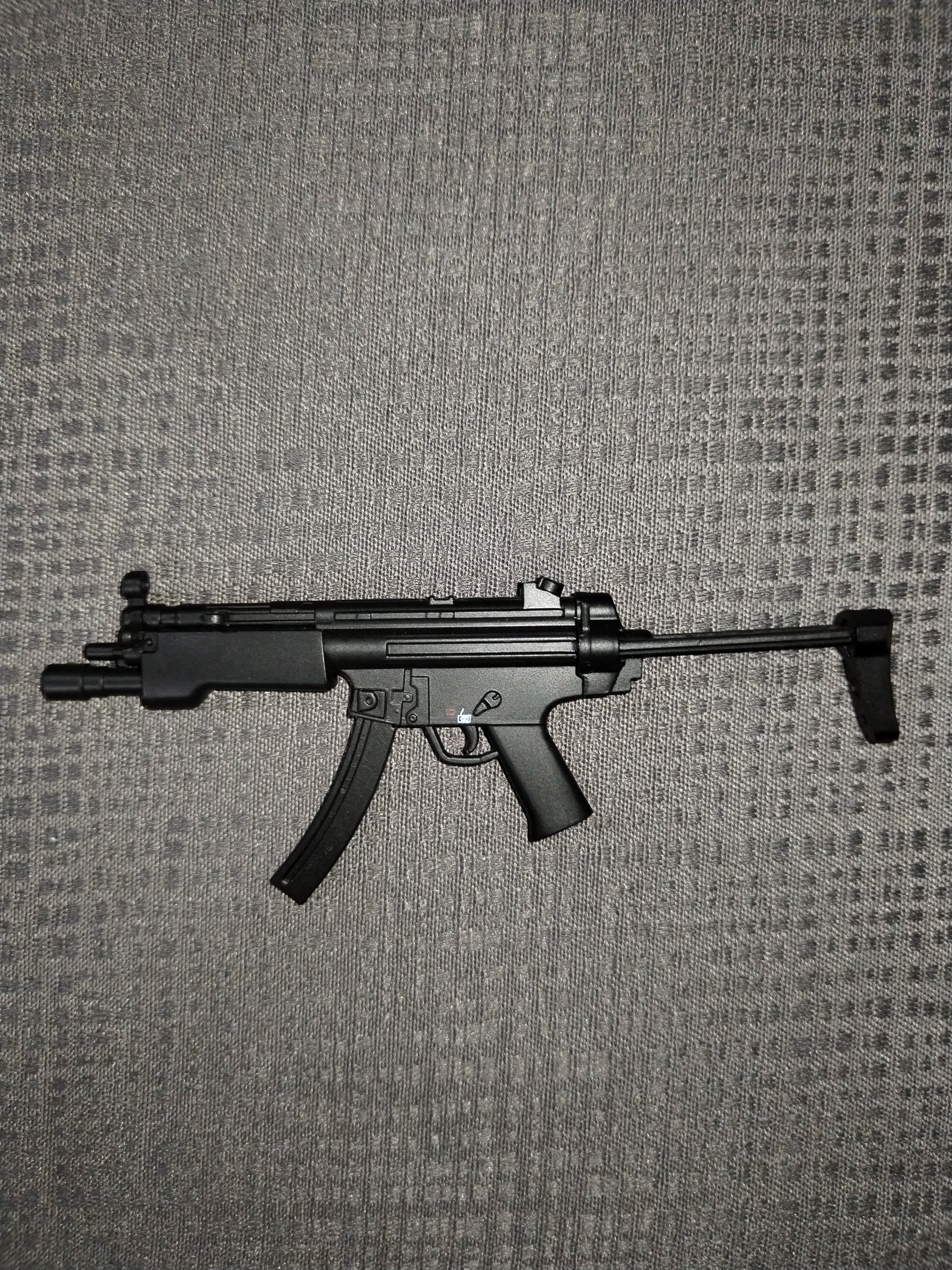 Assassin Underworld 1/6: subfusil MP5 completo sobre la mesa
