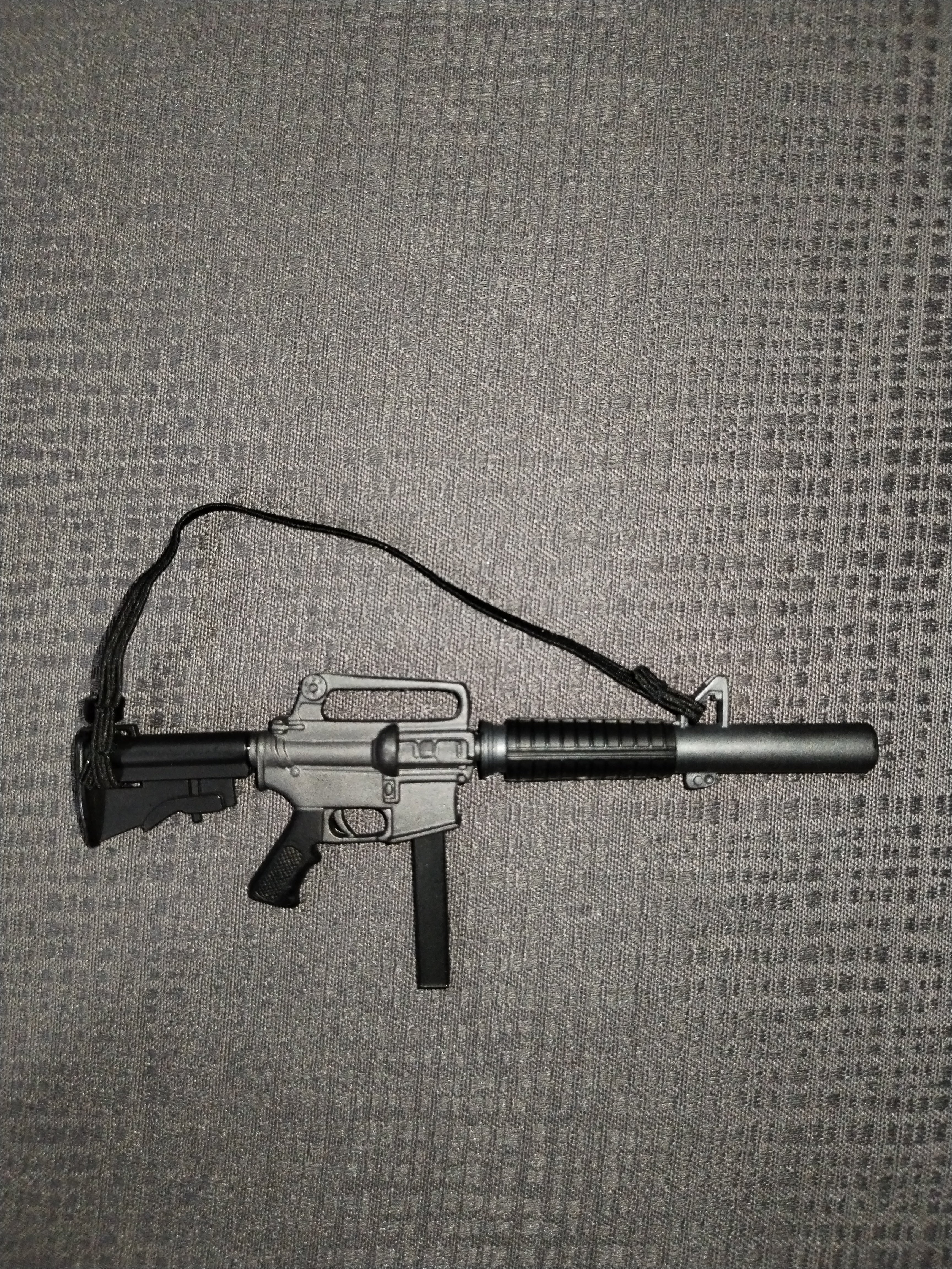 Assassin Underworld 1/6: fusil de asalto con silenciador y correa
