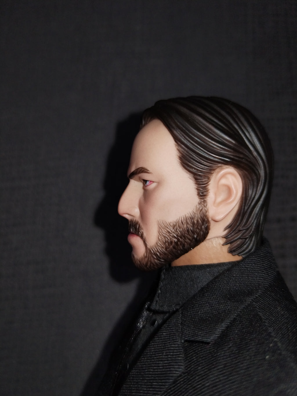 Assassin Underworld 1/6: head sculpt de perfil con el traje negro