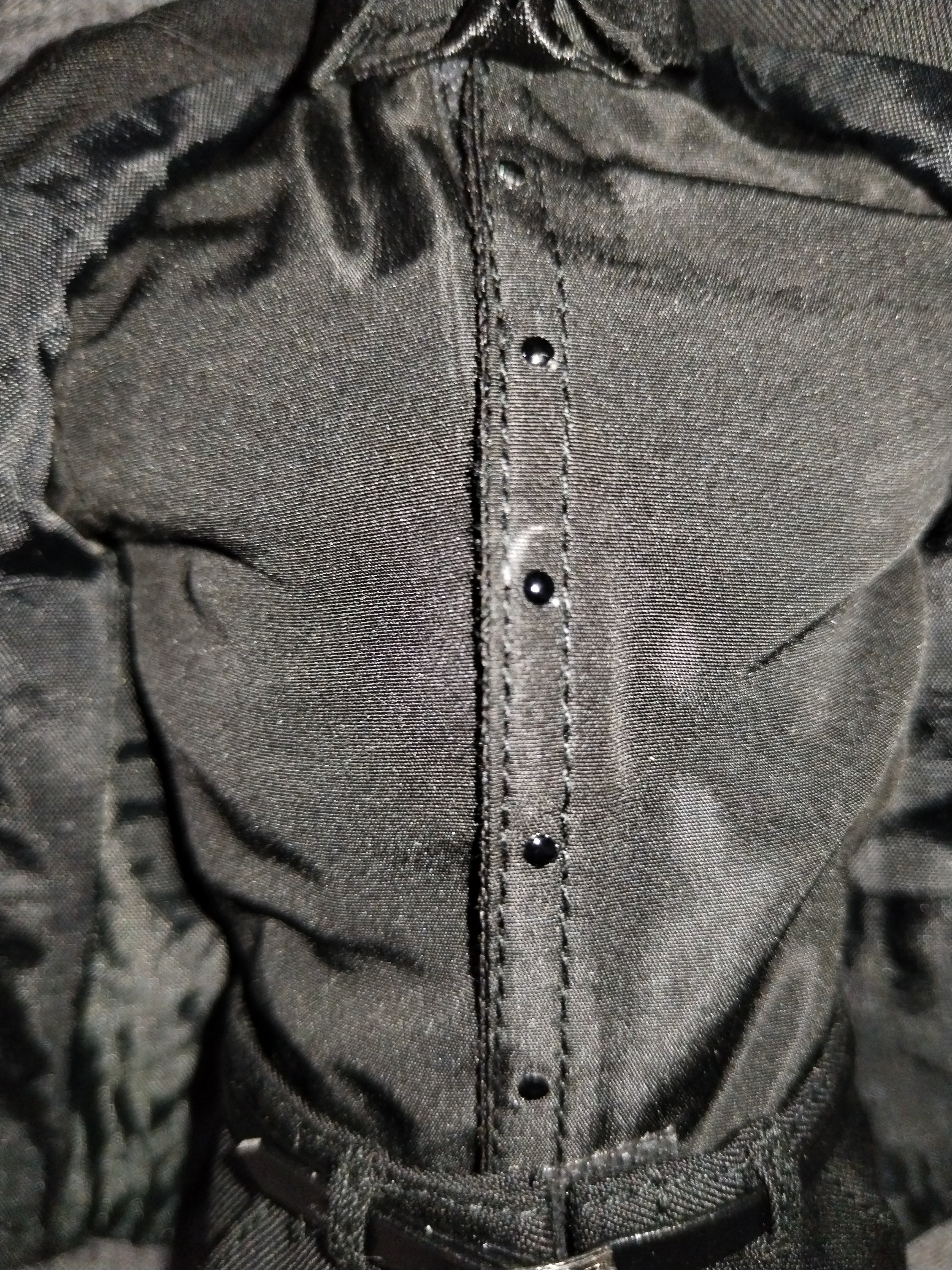 Assassin Underworld 1/6: solapa del saco negro, detalle