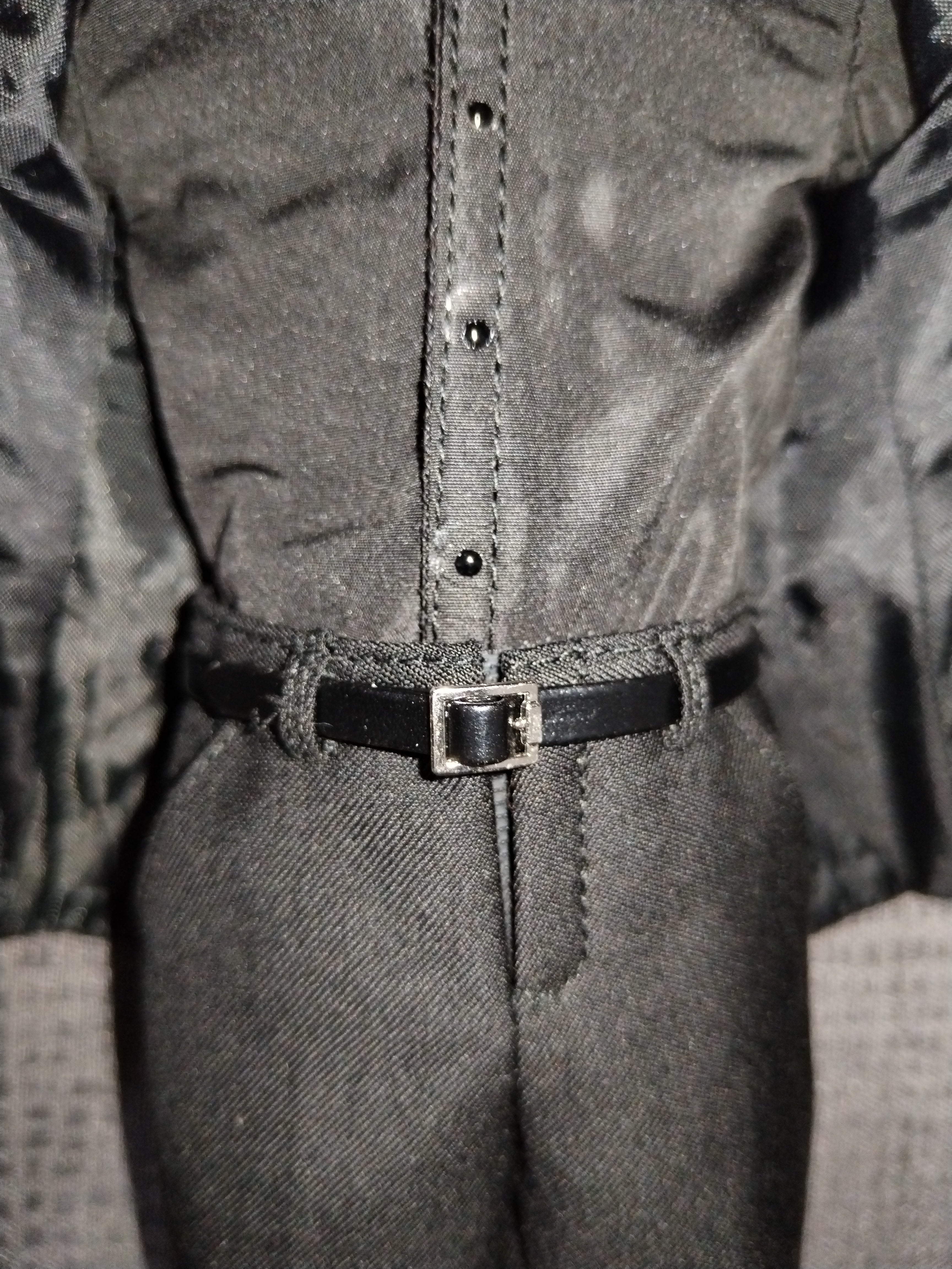 Assassin Underworld 1/6: cierre del saco y la camisa negra