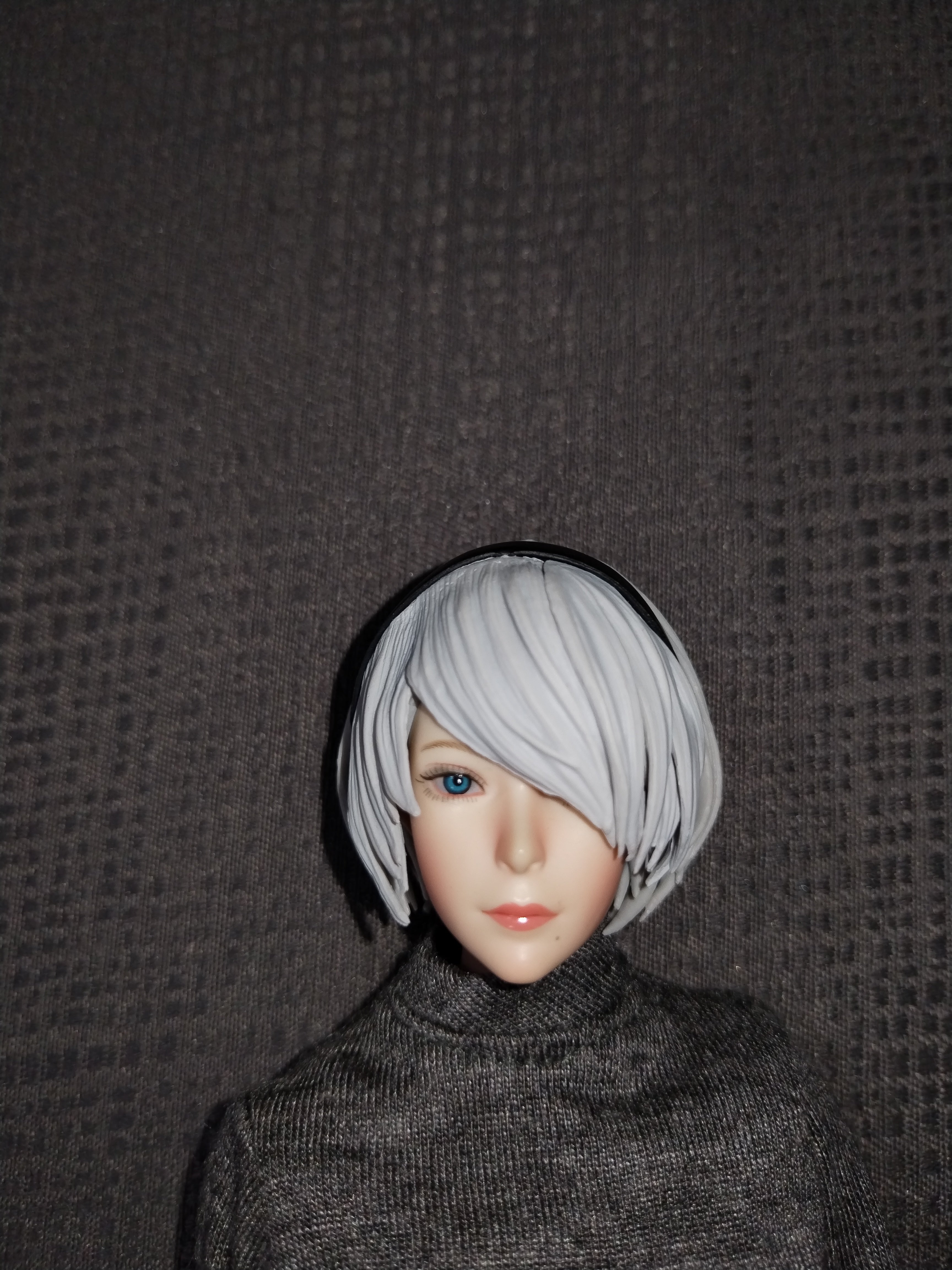Assassin Girl 1/6: cabeza de perfil con el suéter de cuello alto