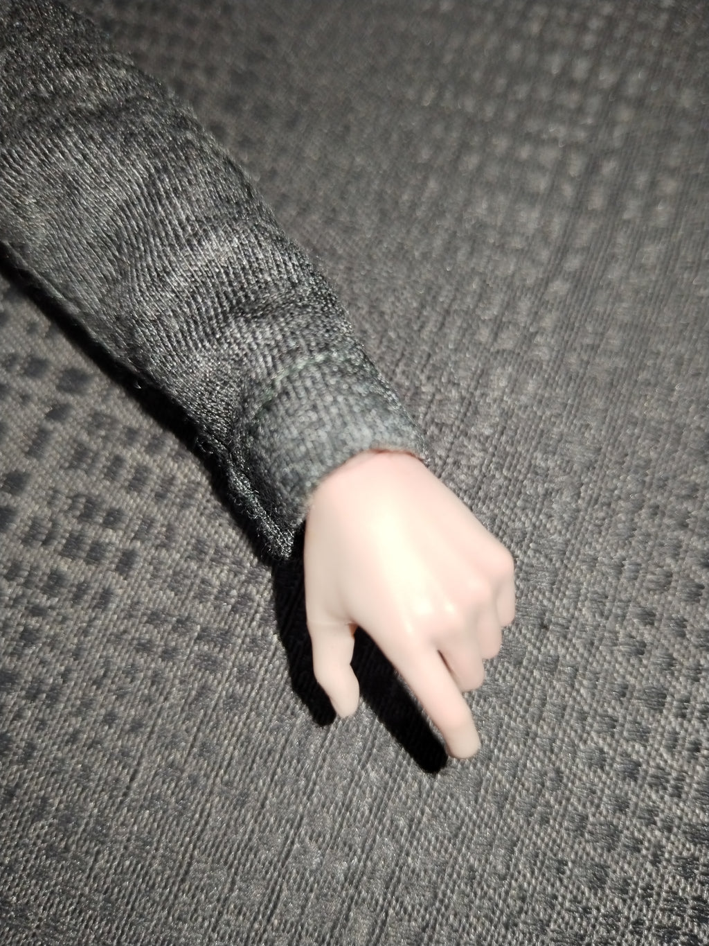 Assassin Girl 1/6: antebrazo articulado con mano montada