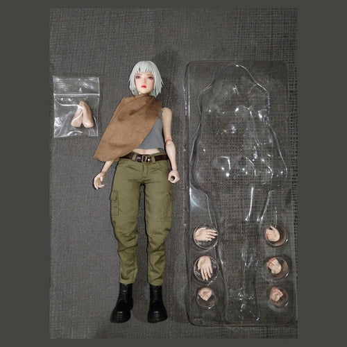 Ash Girl custom 1/6: figura con pantalón táctico y manta al hombro, pistola con funda, charola de manos y pies intercambiables
