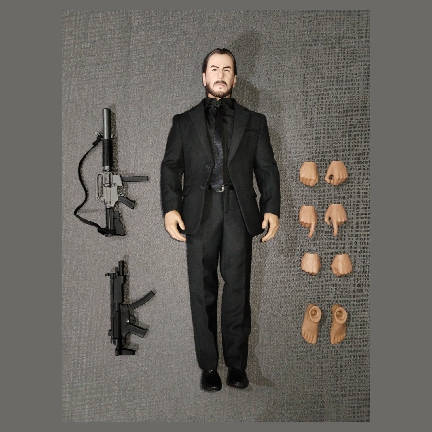 Assassin Underworld custom 1/6: figura con traje negro, fusil con silenciador, subfusil y manos y pies intercambiables