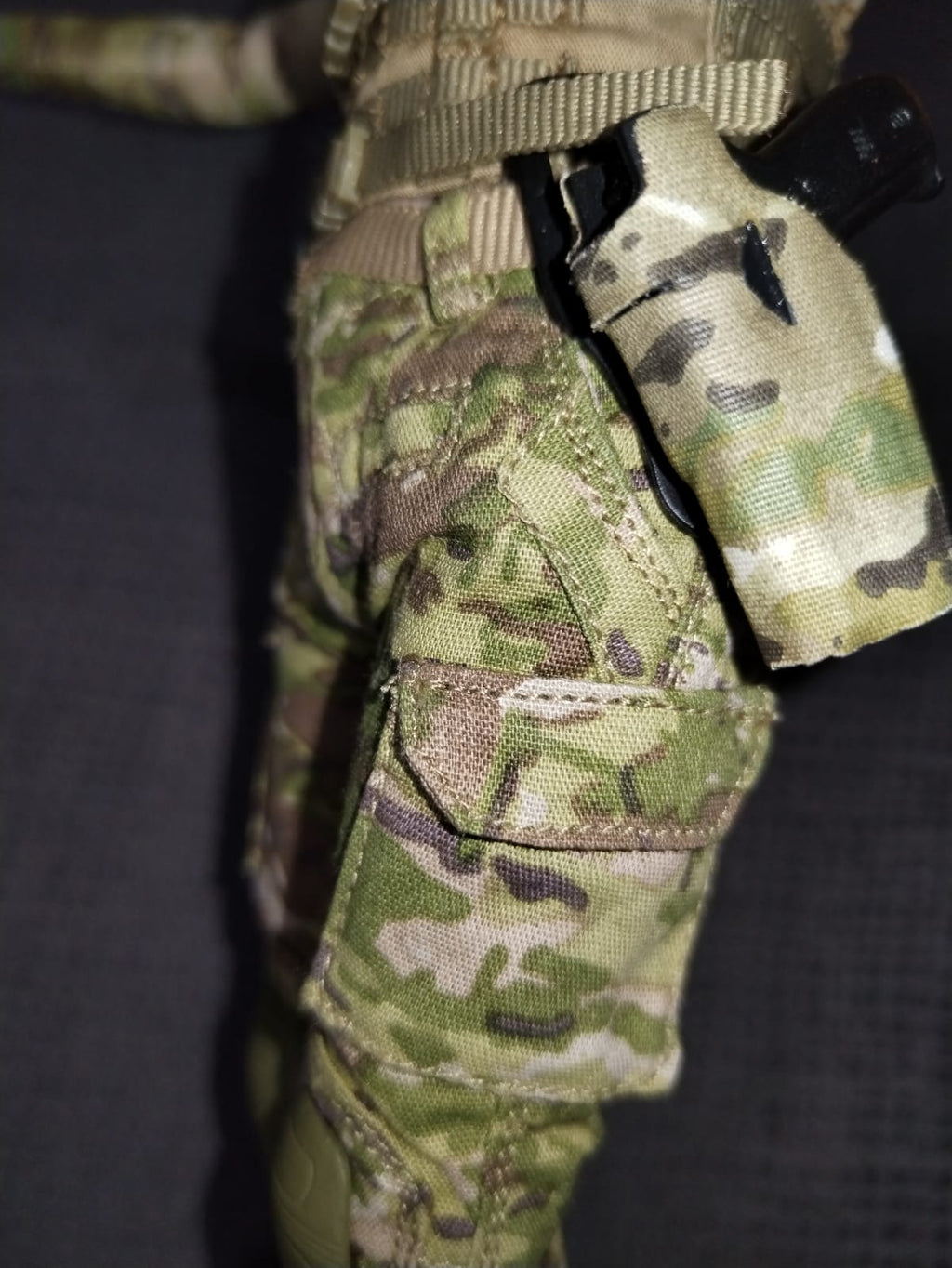 Recon Girl 1/6: torso con chaleco táctico camuflado y cantimplora