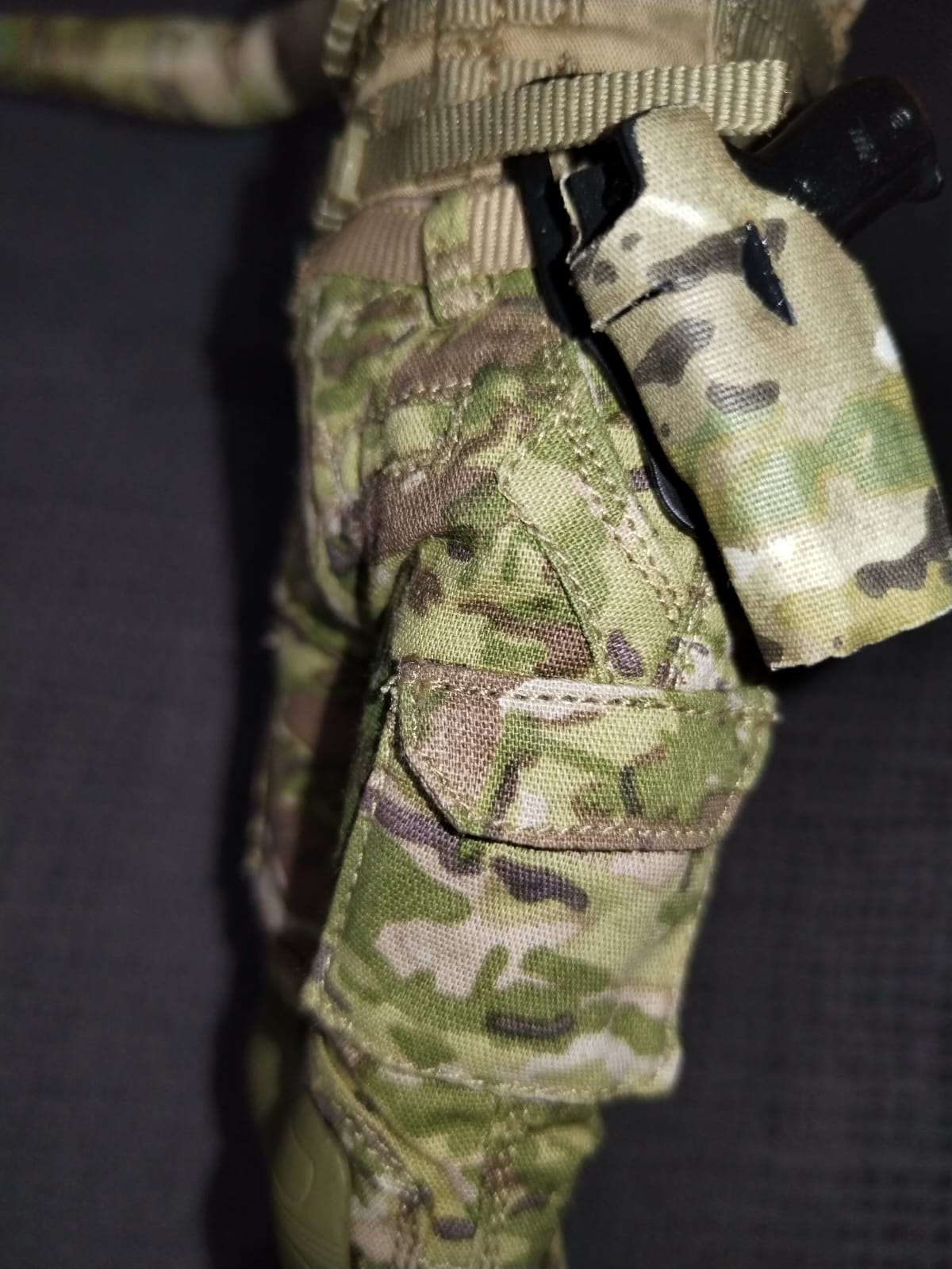 Recon Girl 1/6: torso con chaleco táctico camuflado y cantimplora
