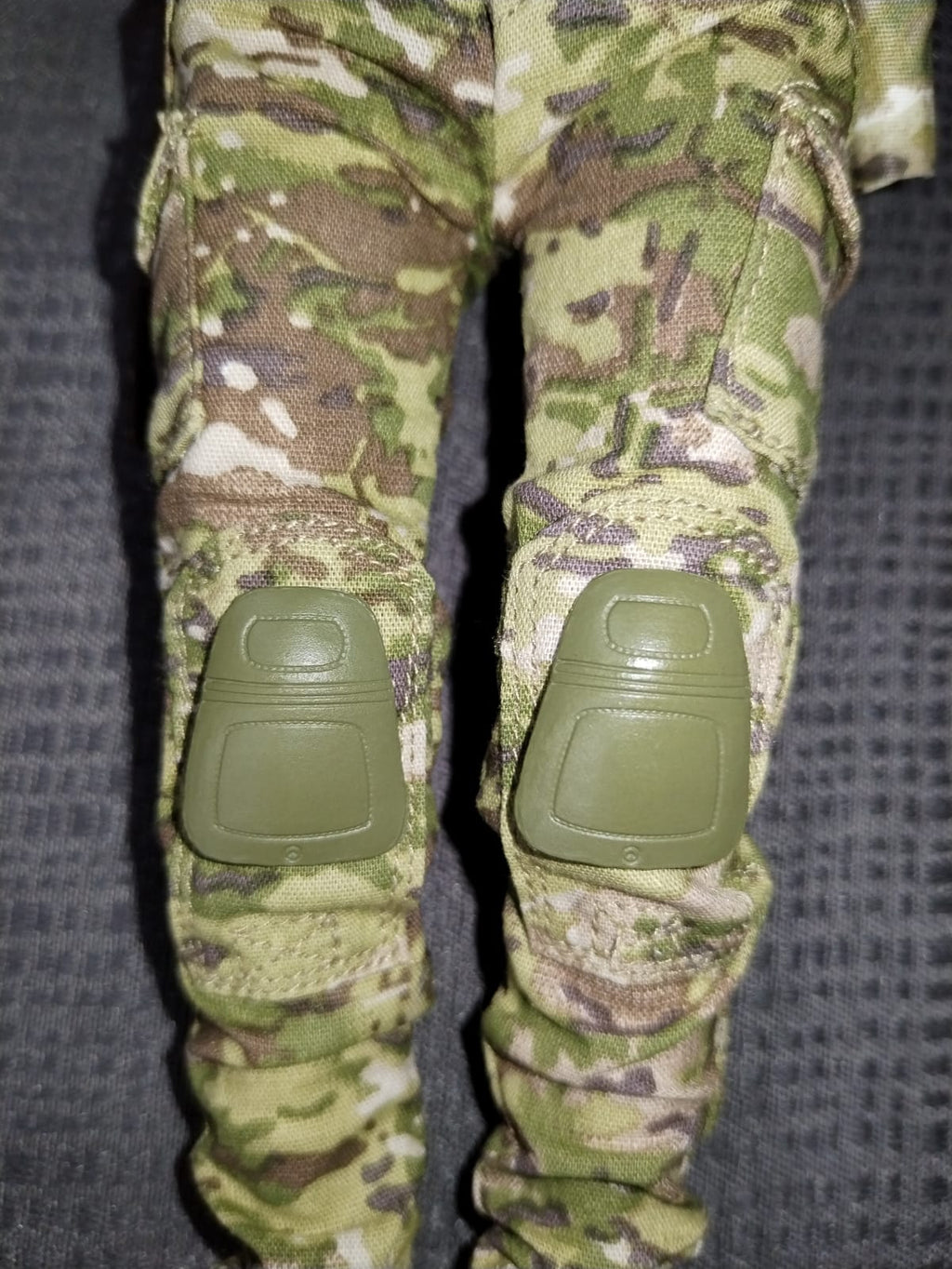 Recon Girl 1/6: detalle del chaleco y las correas del arnés
